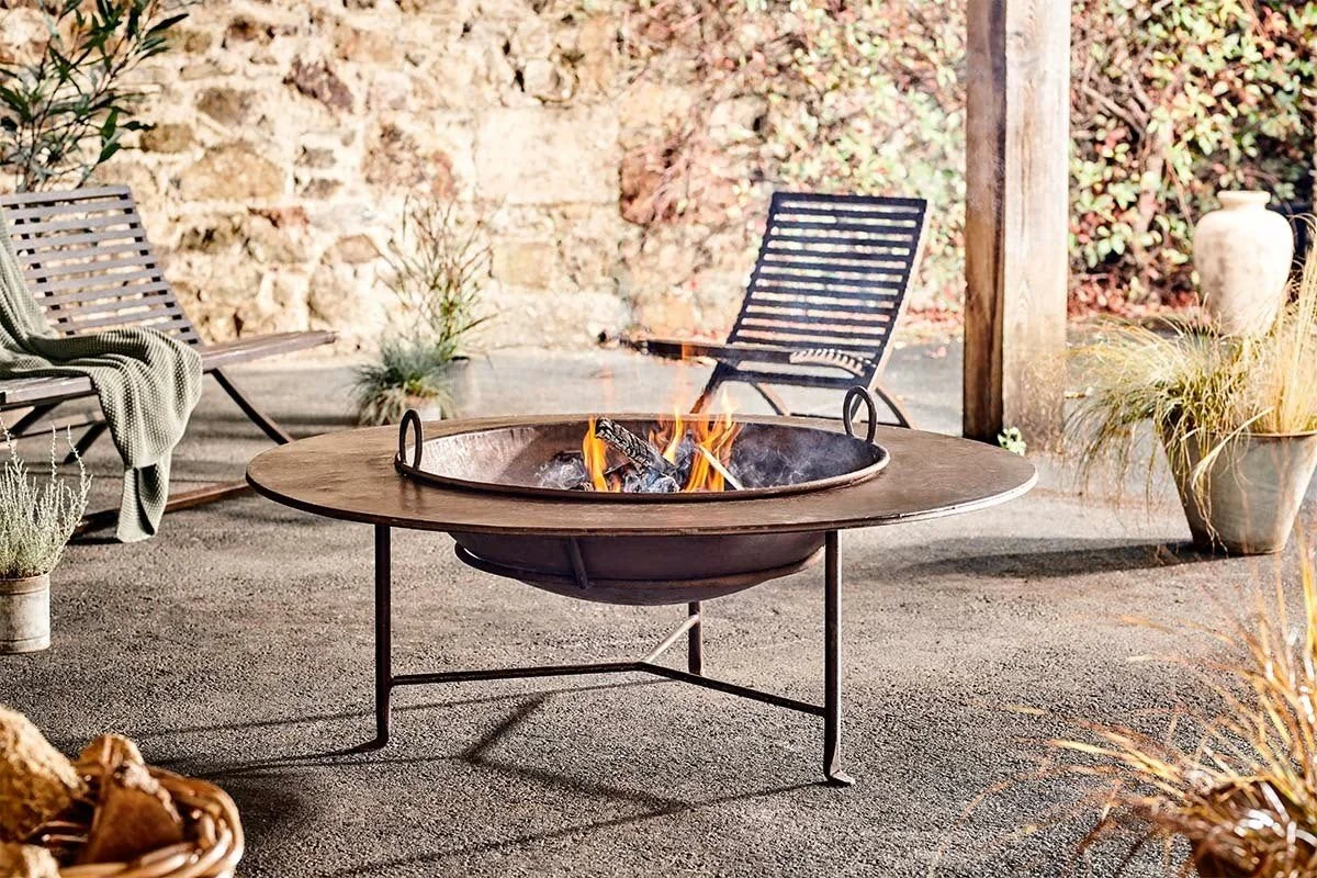 RUSTIC FIRE PIT WITH GRILL