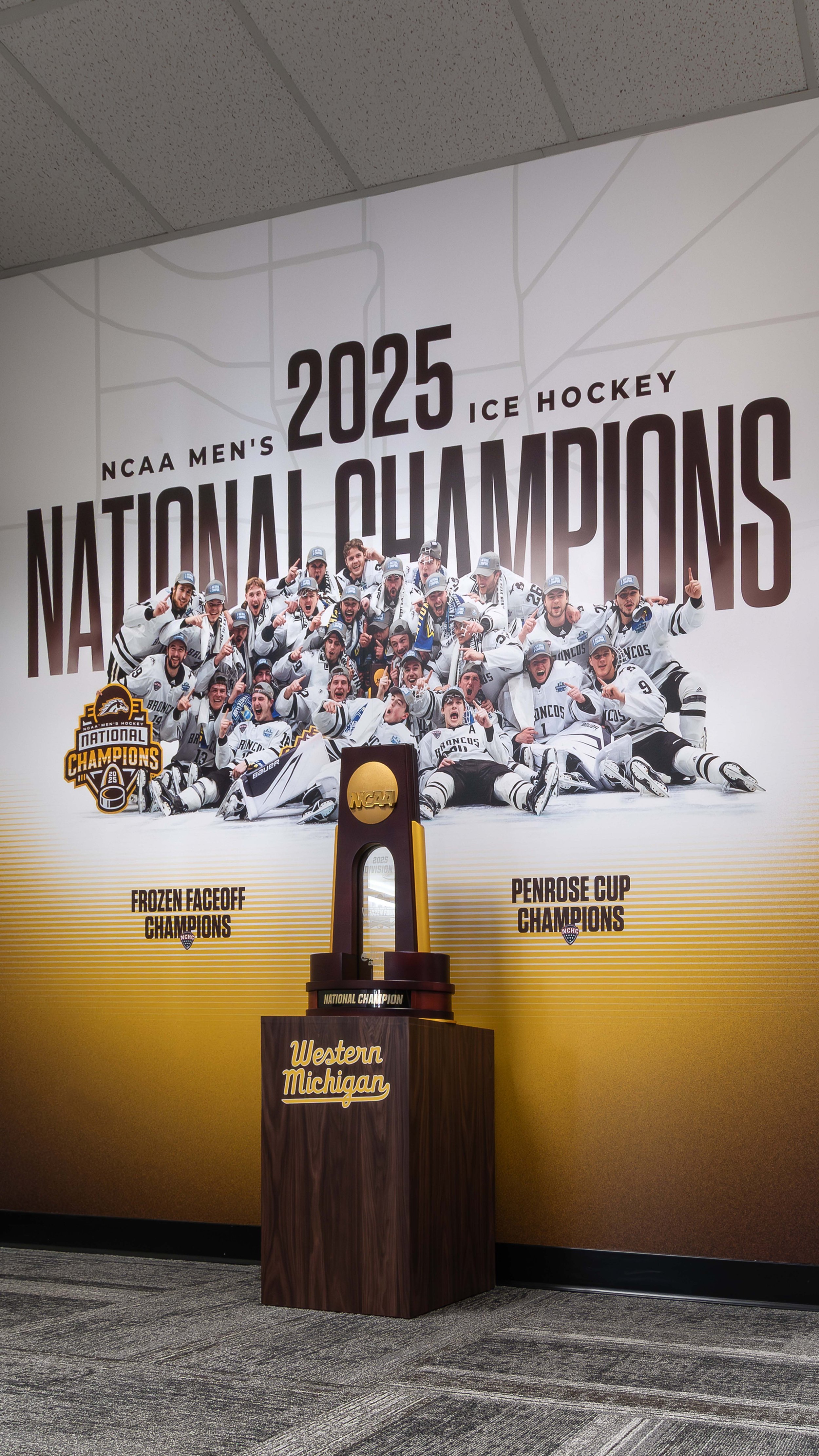 WMU_LawsonHockey_Portrait_1@2x.jpg