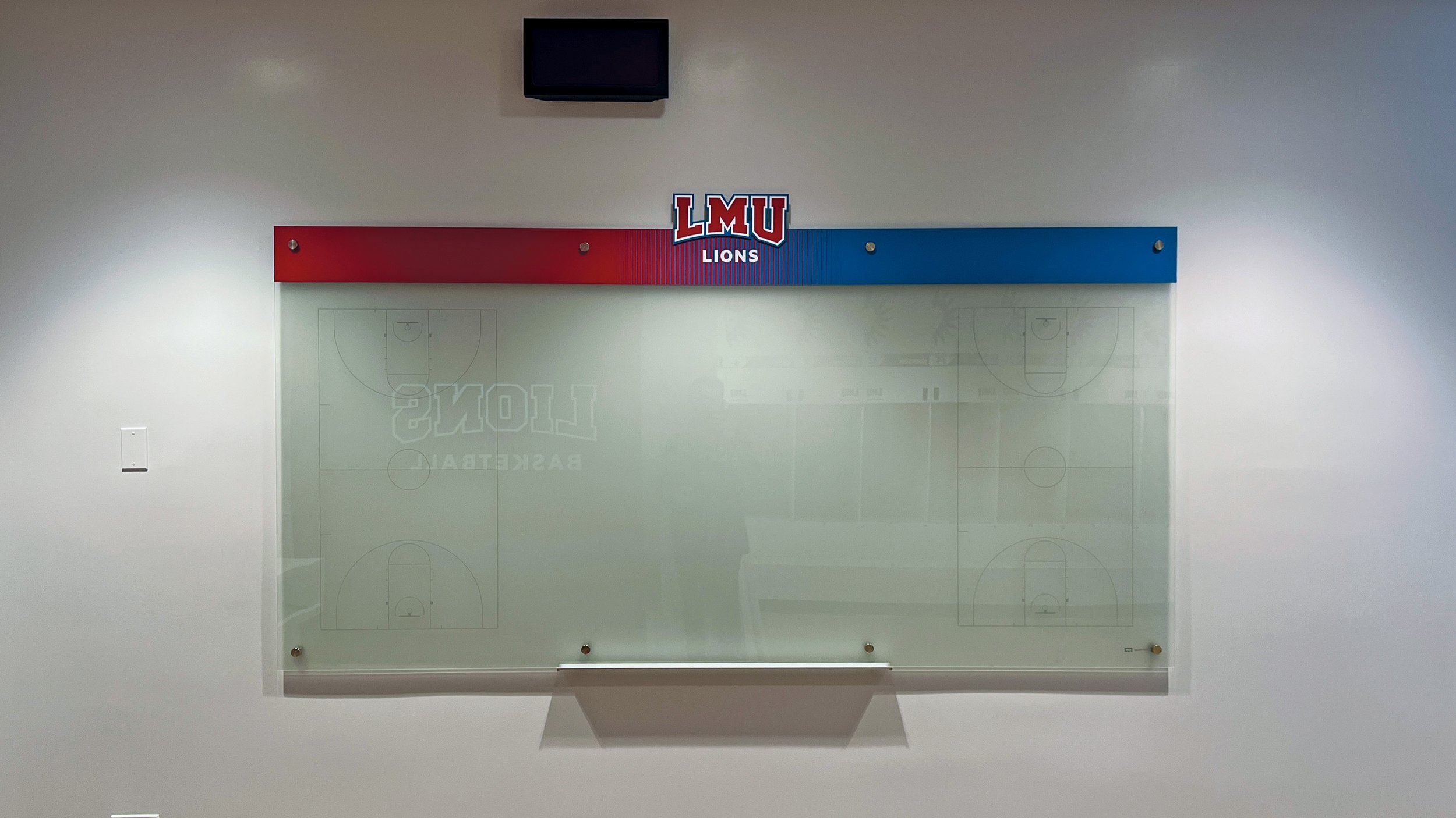 LMU_WBB_LockerRoom_Landscape_1i.jpg