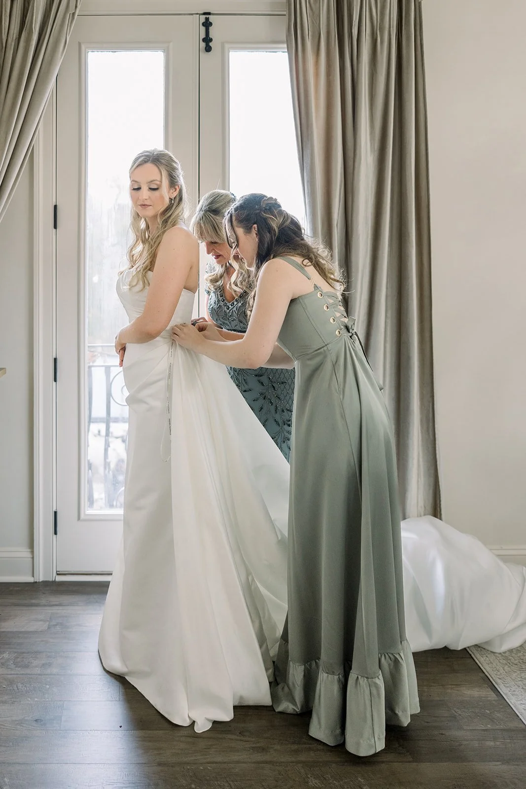 Julia & Justin_Getting Ready-76.jpg