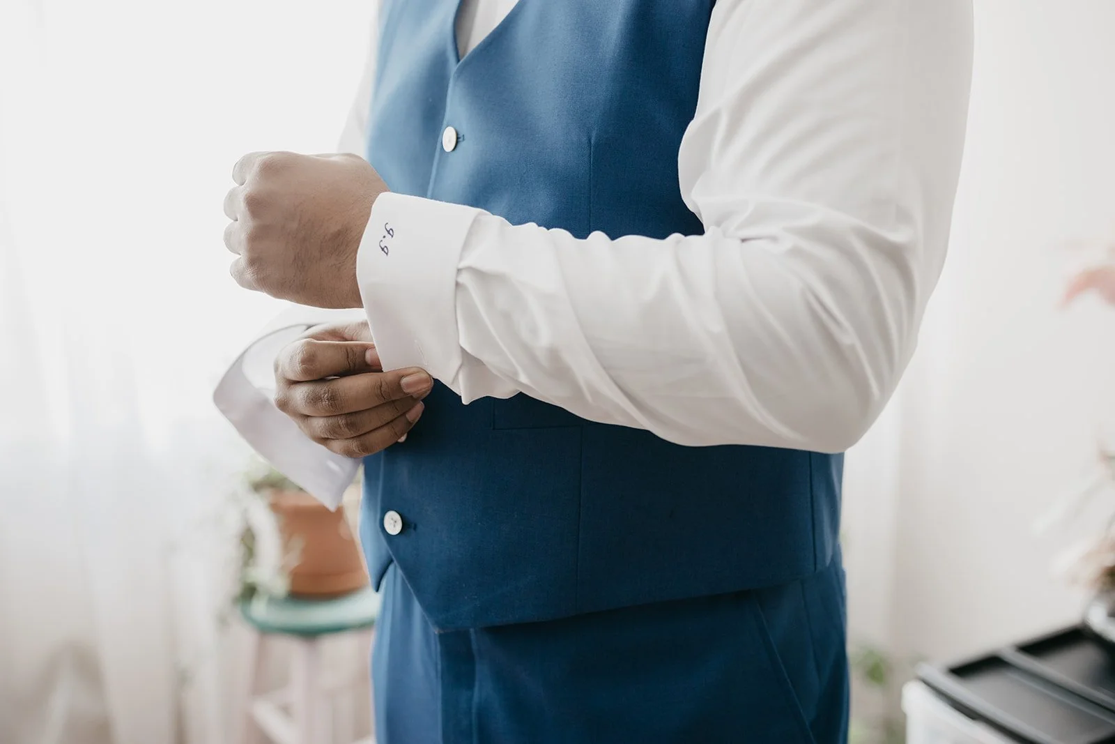 Joshua&Christine_Morning prep-137.jpg