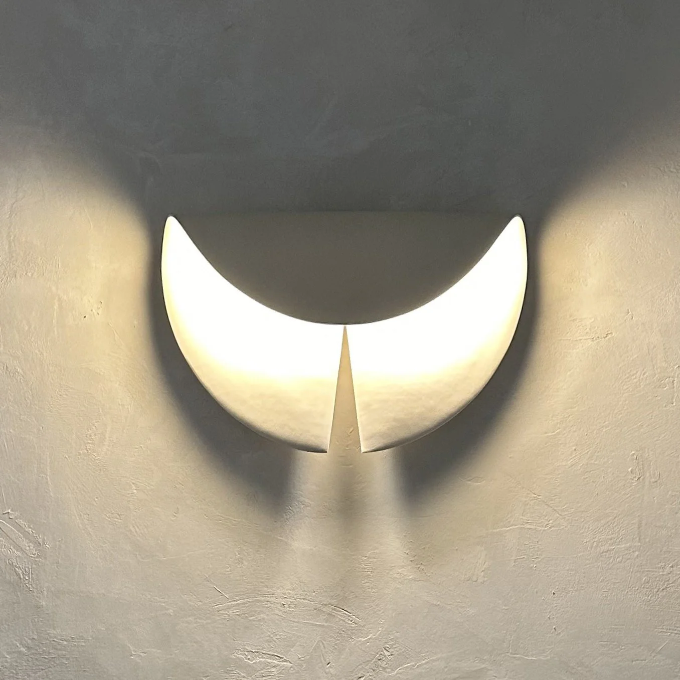 OBBH Illuminated Leaf Sconce In situ copy 2.jpg