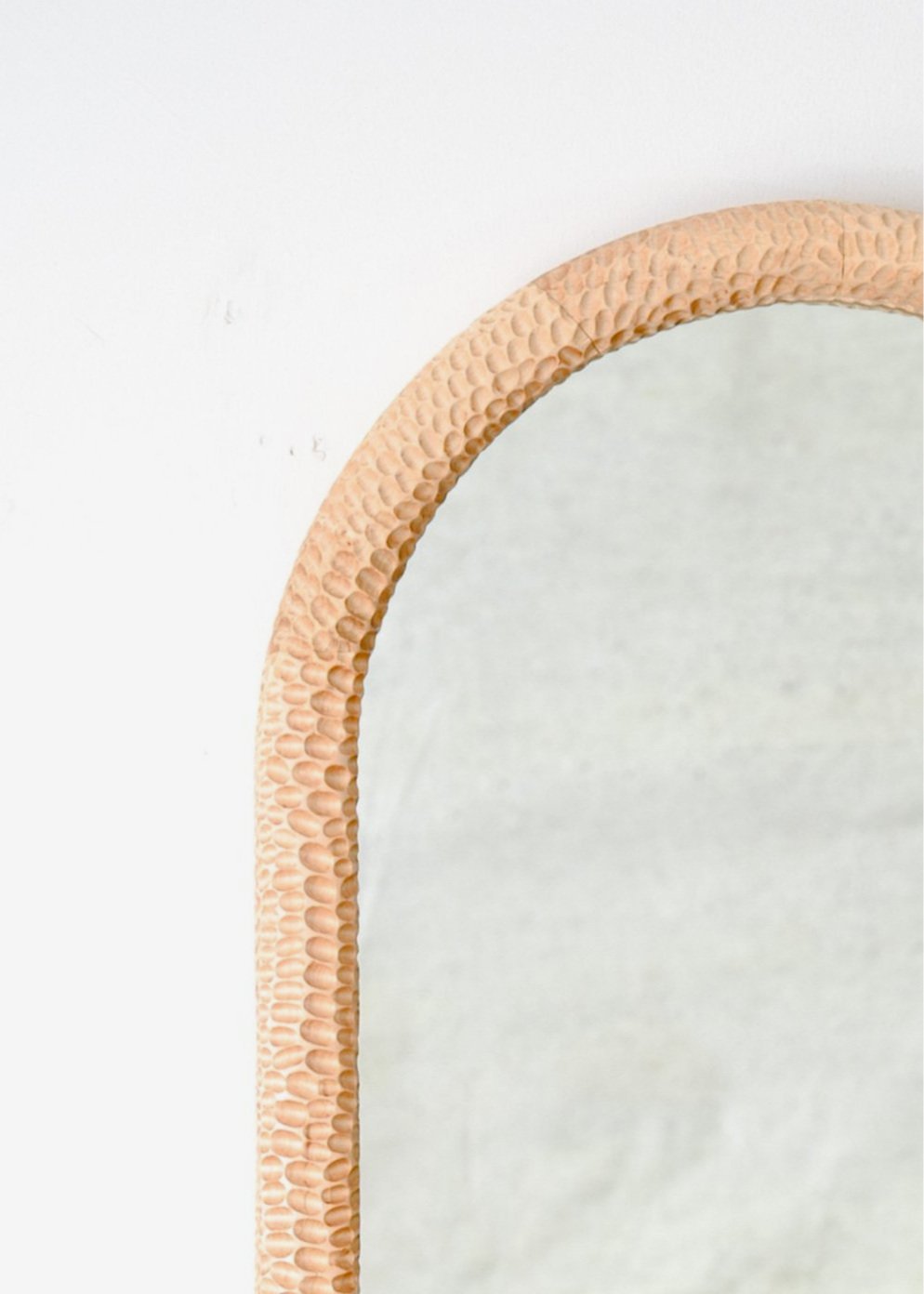 EOS_Stippleround_Mirror_01.jpg
