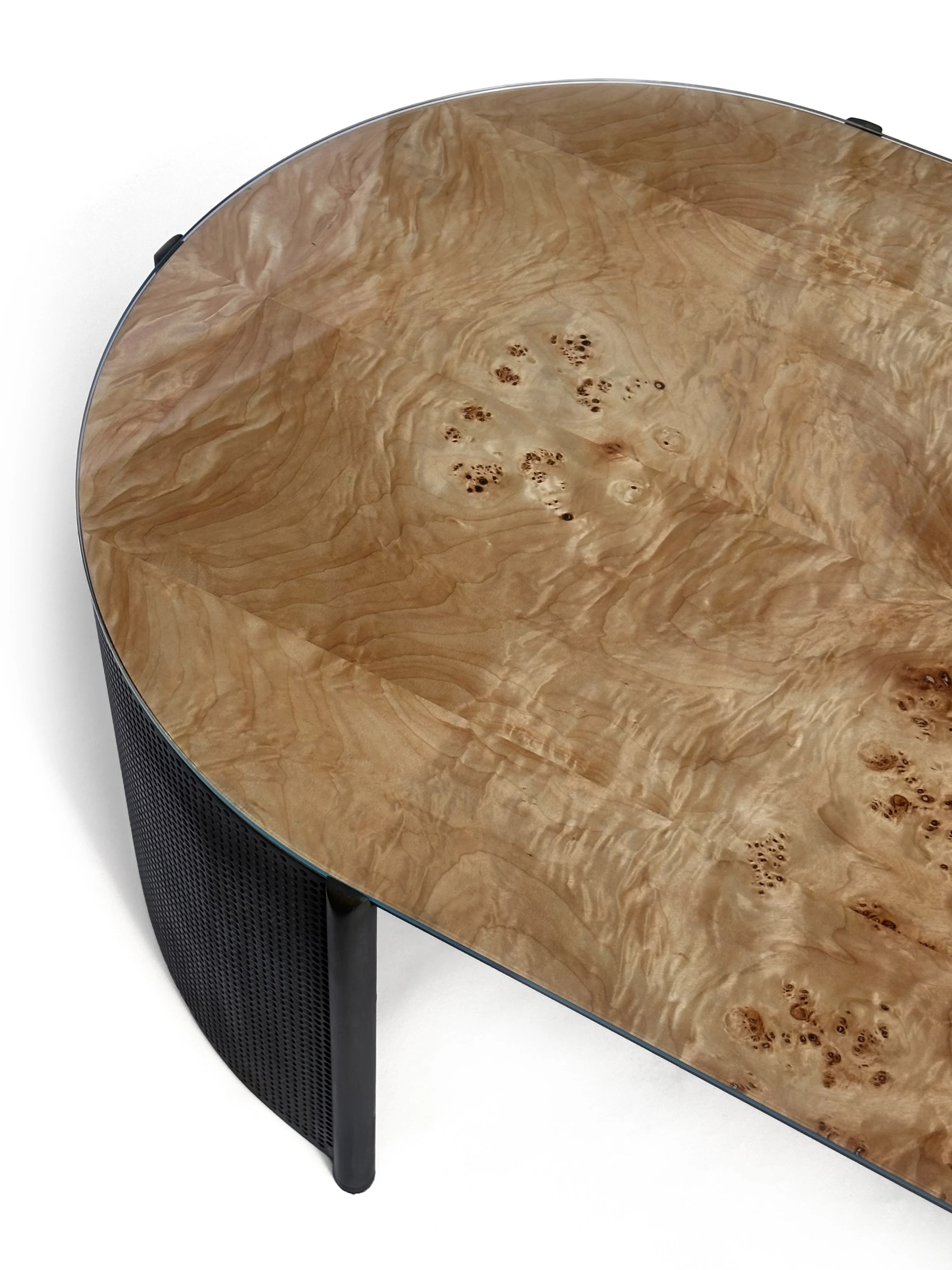 Linet table detail 2(1).jpg