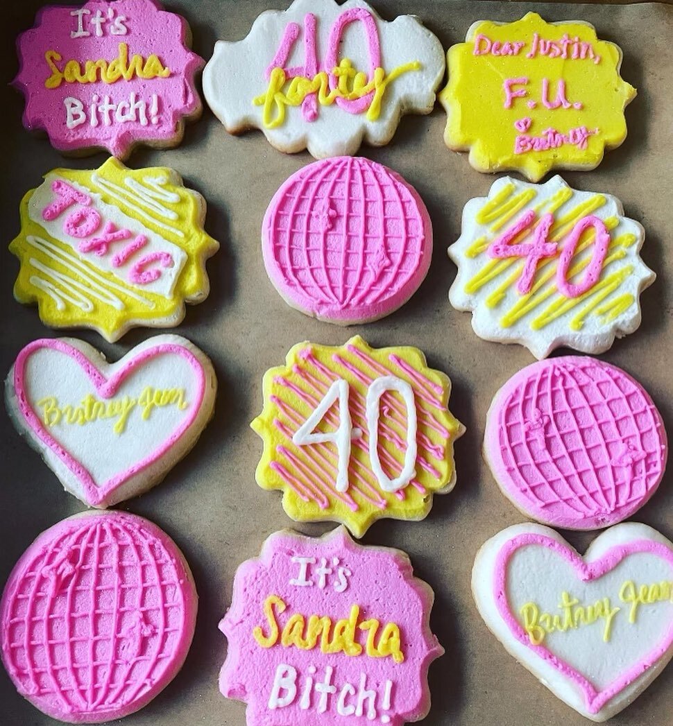 Can&rsquo;t forget about the cookies!⁣
⁣
Thank you to @honeybeassweets for always delivering the best cookies you always run with my vision and it is so appreciated!⁣
⁣
Check her out y&rsquo;all!⁣