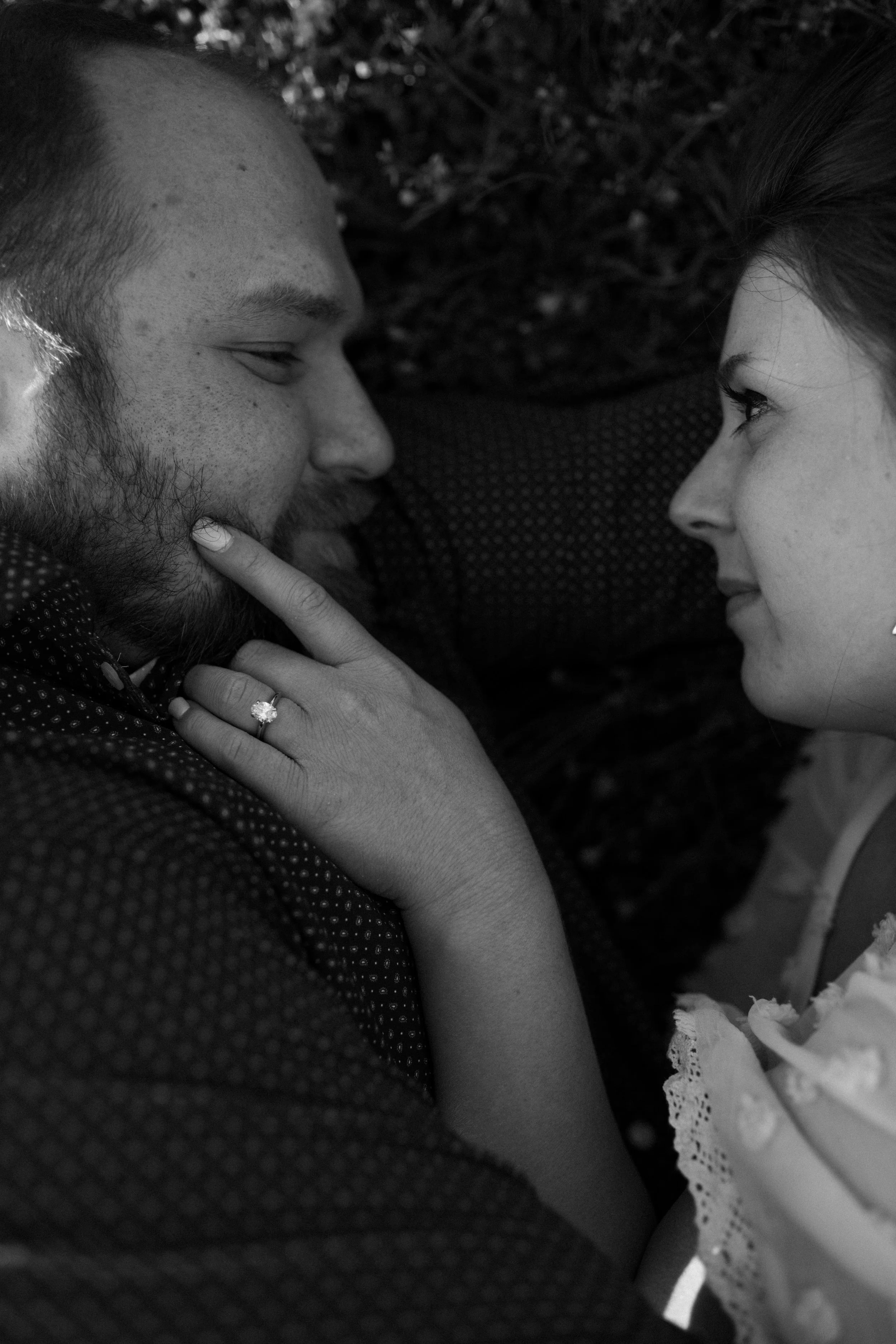 black and white engagement photos