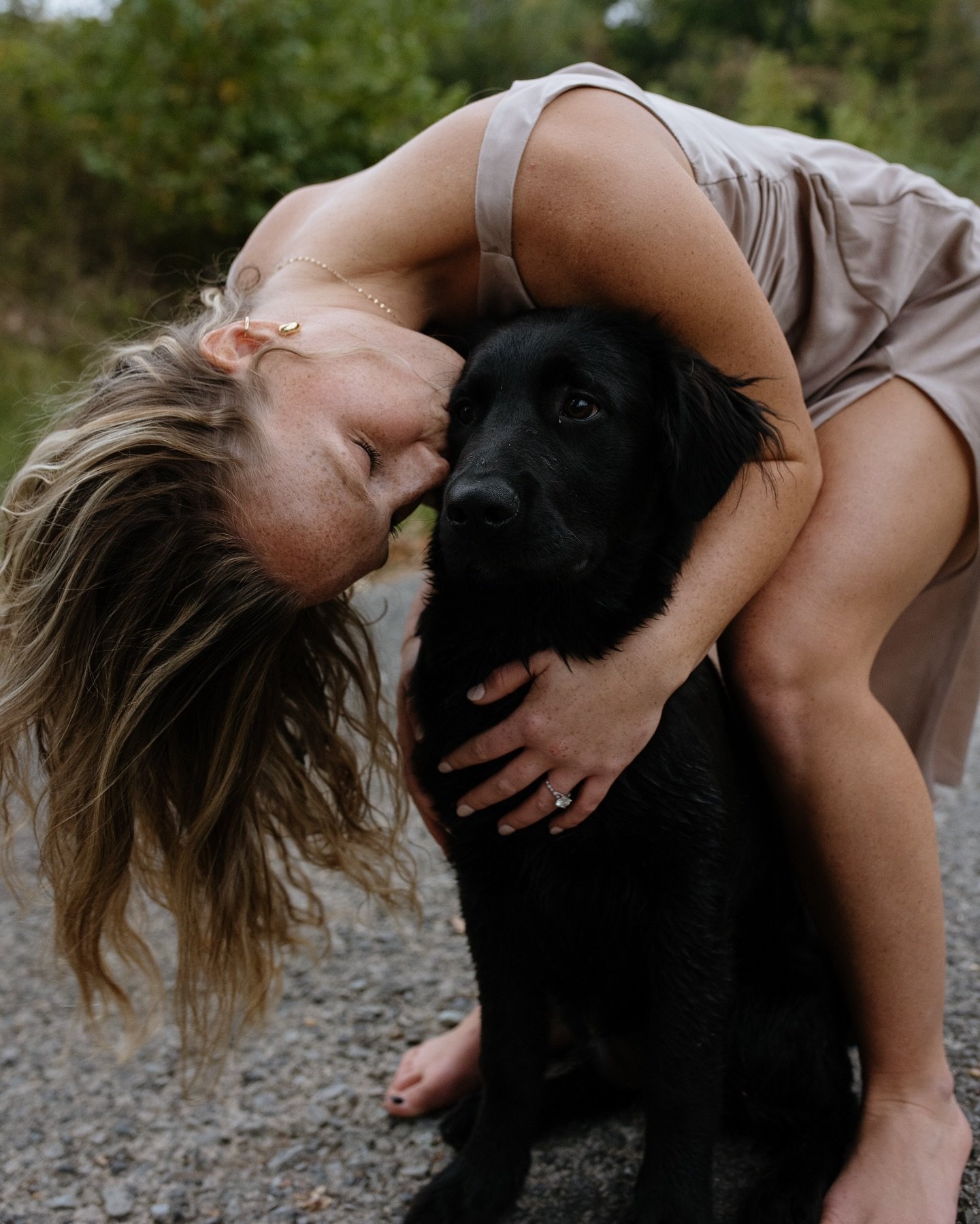 This is a fuzz appreciation post. Because he is baby. And goofy. And bc I ❣️ @maddy.cable + @tkbull12 

#hernandophotographer #mississippiphotographer #memphisphotographer #engagementphotos