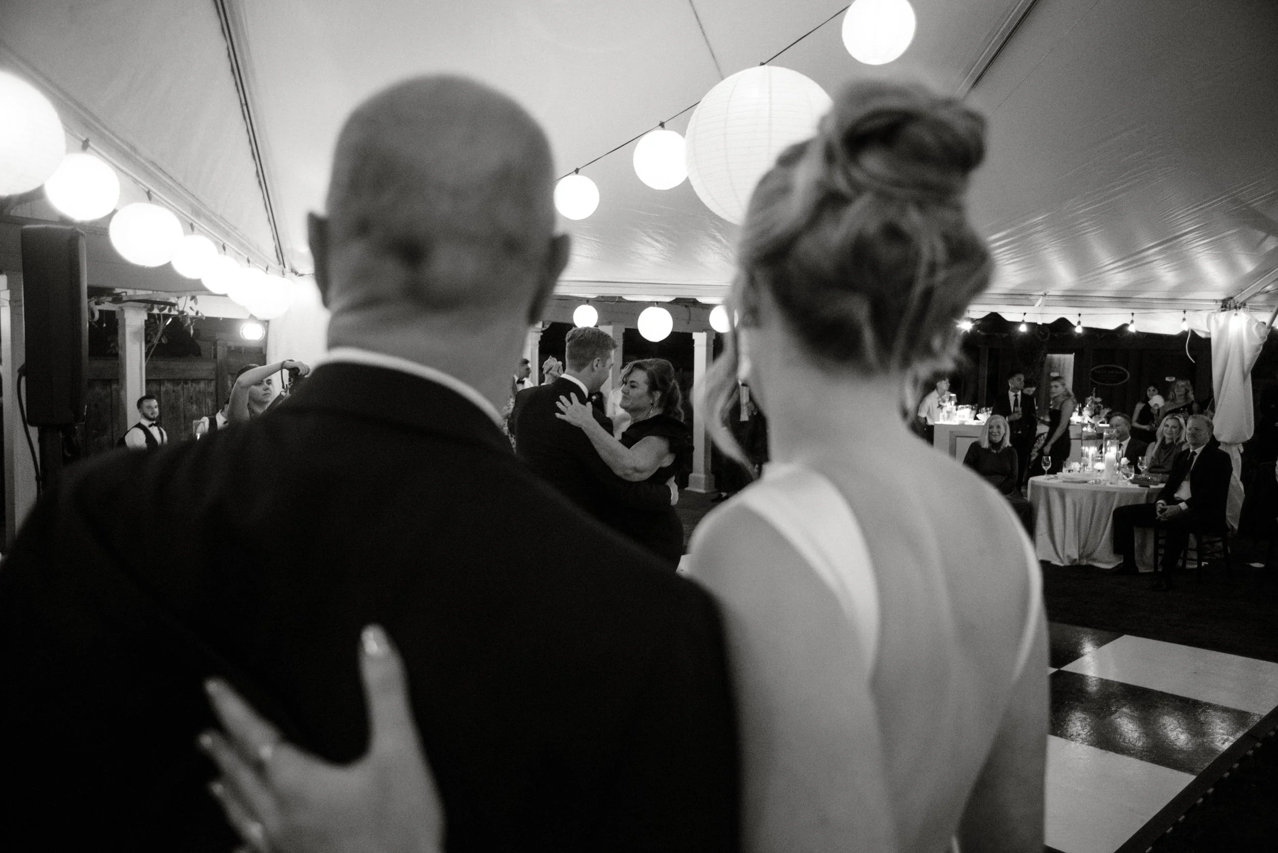 groom and mother dance at the isom place oxford mississippi by memphis photographer ally perkins