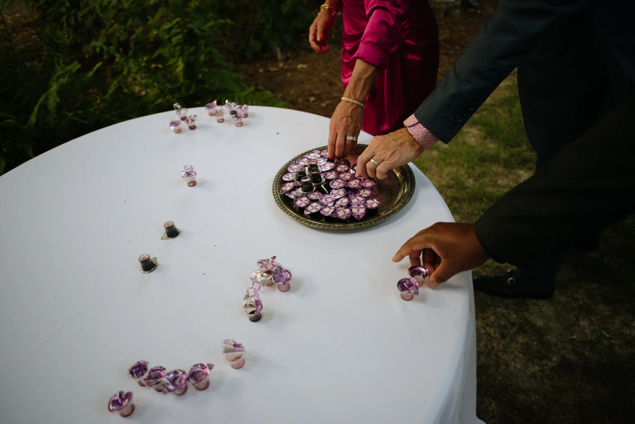 summer garden wedding at the memphis botanic gardens by memphis documentary photographer ally perkins