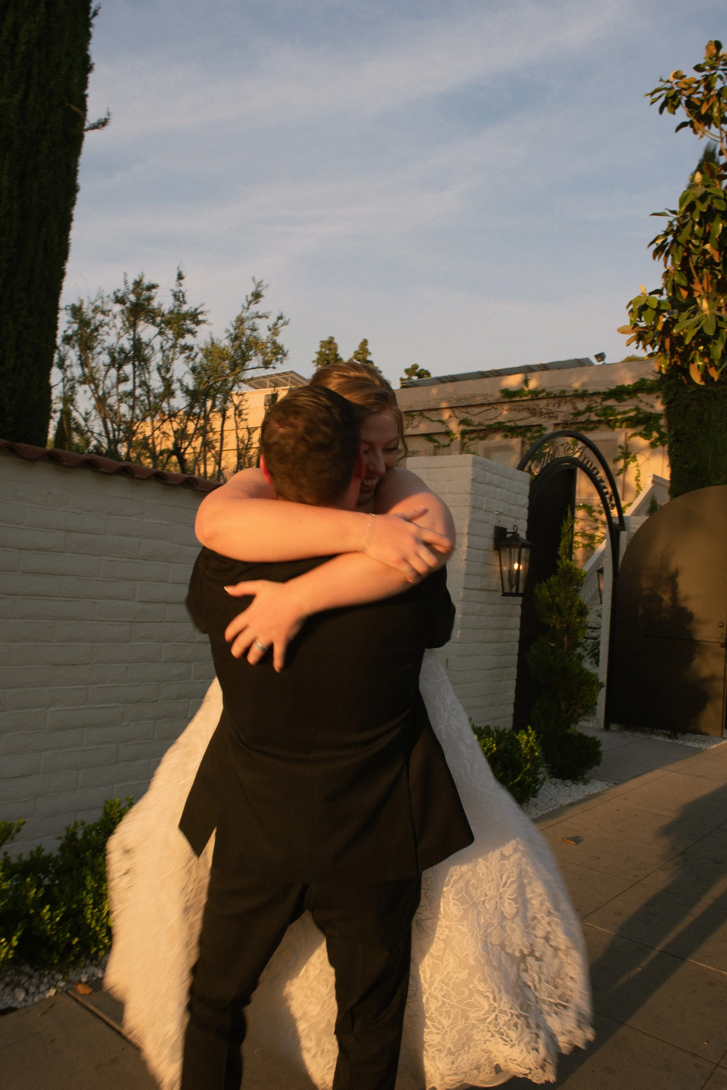 intimate villa ivy wedding in bakersfield california by california documentary wedding photographer ally perkins-93.jpg