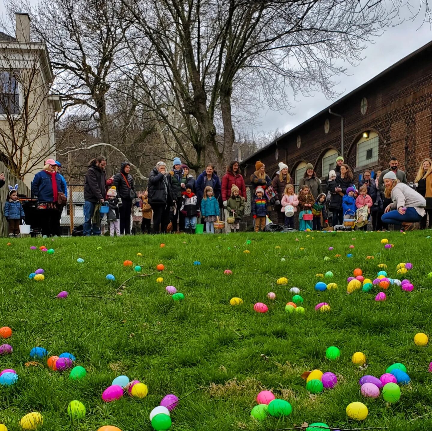 Thank you to all our egg-cellent volunteers for organizing the 'coolest' Easter Egg Hunt this afternoon! 

Image: 4 and 5-year olds waiting for the green light to start hunting!