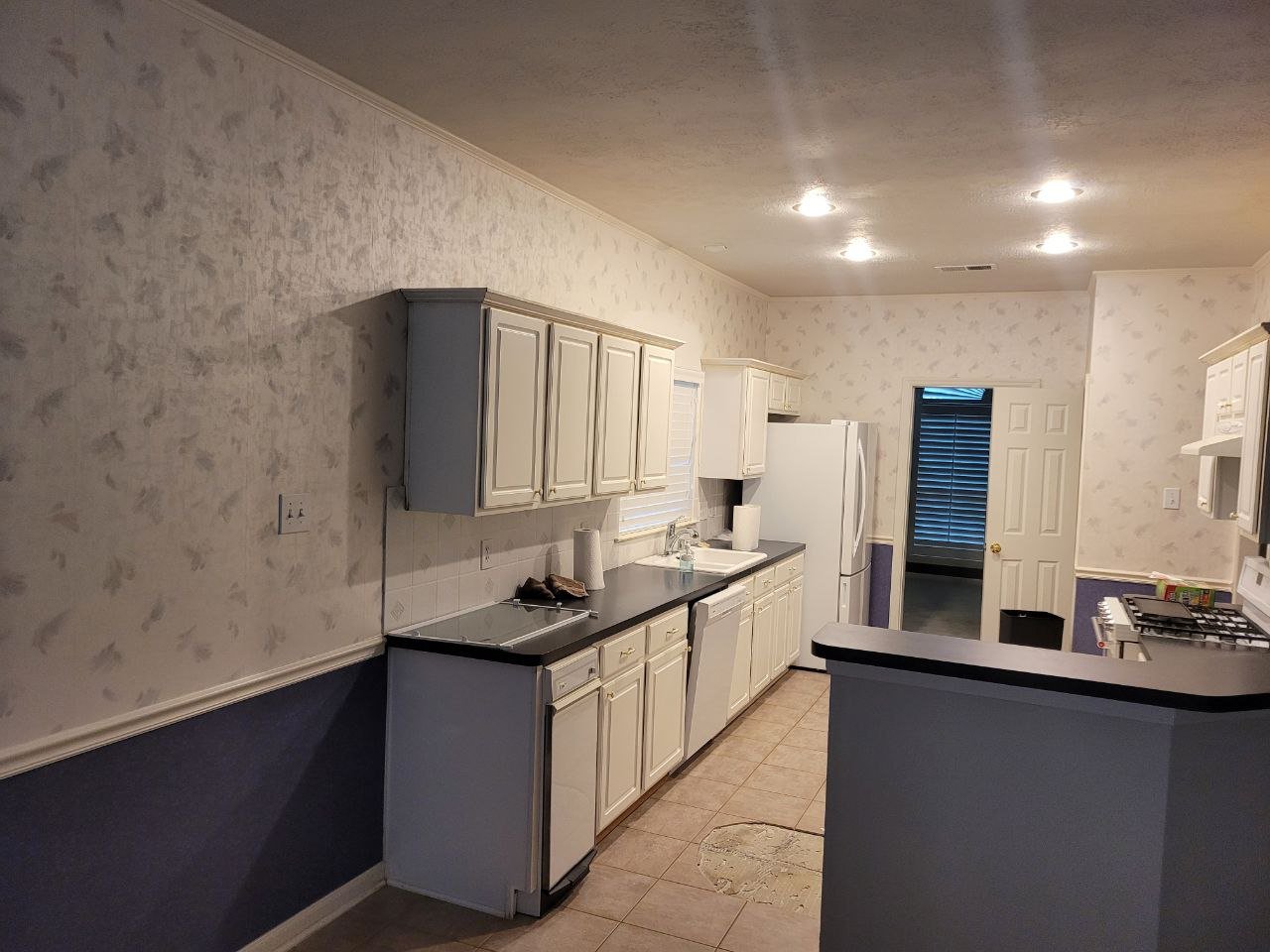 Why Professional Painters Don’t Choose Paint the Same Way Homeowners Do