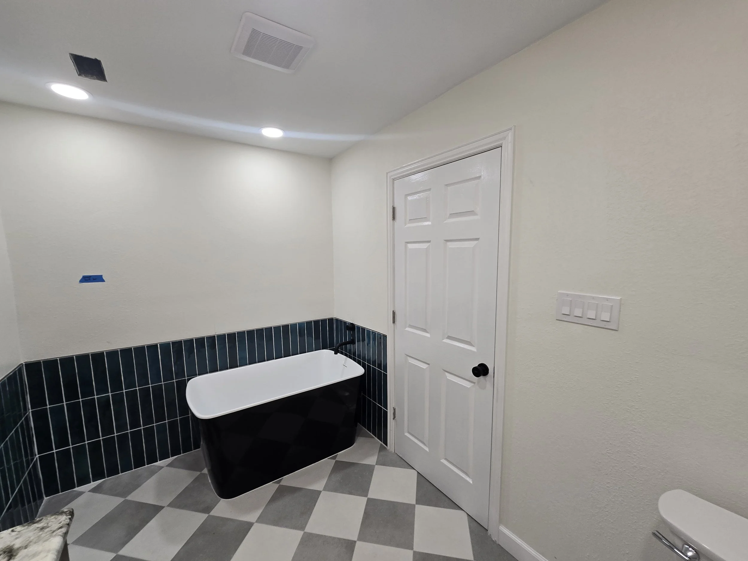 Freshly painted bathroom in Sugar Land Texas with smooth walls, clean trim, and a bright modern finish by The Proud Paintbrush