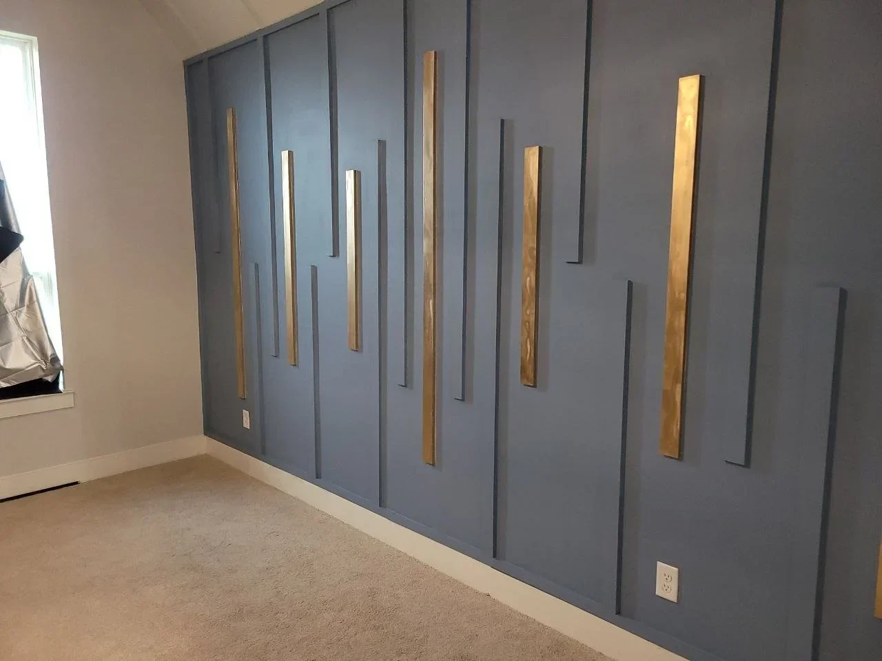 accent-feature-wall-blue-gold-interior.jpg