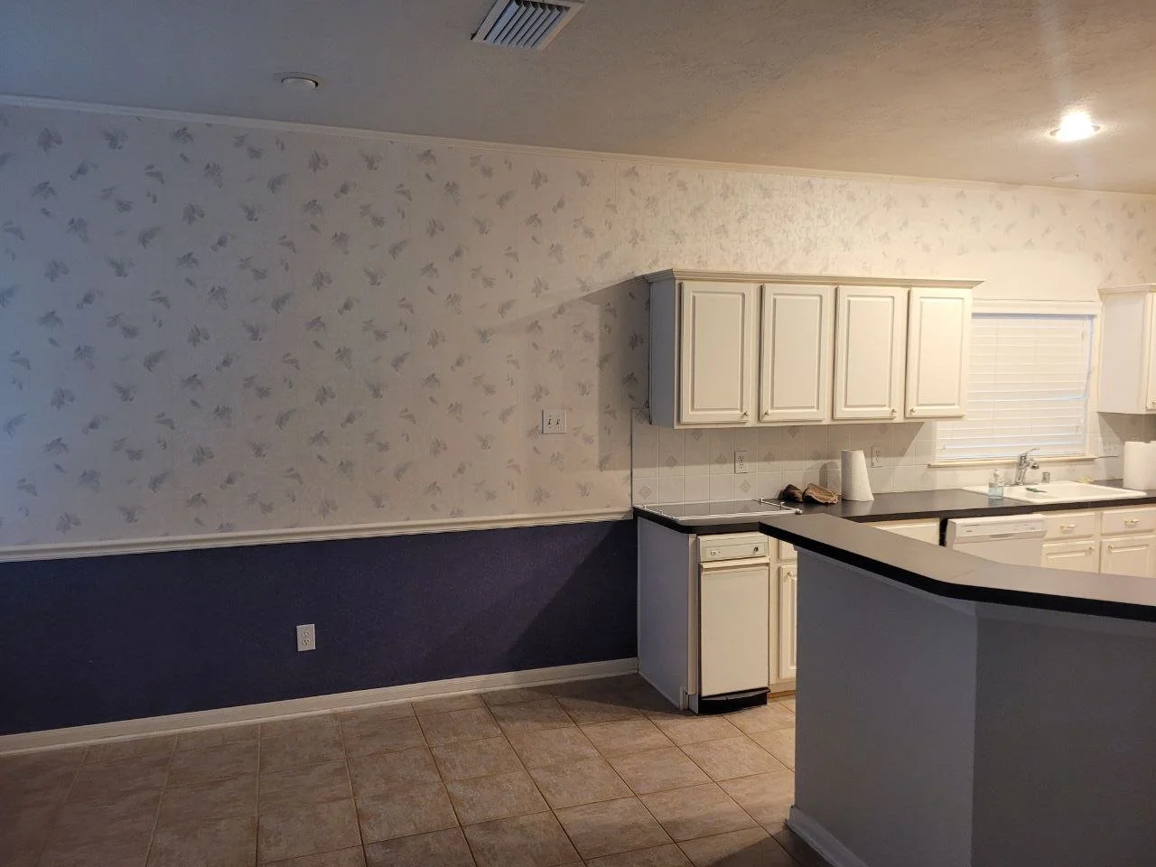 Modern kitchen in Fort Bend County featuring smooth wall paint and crisp trim.