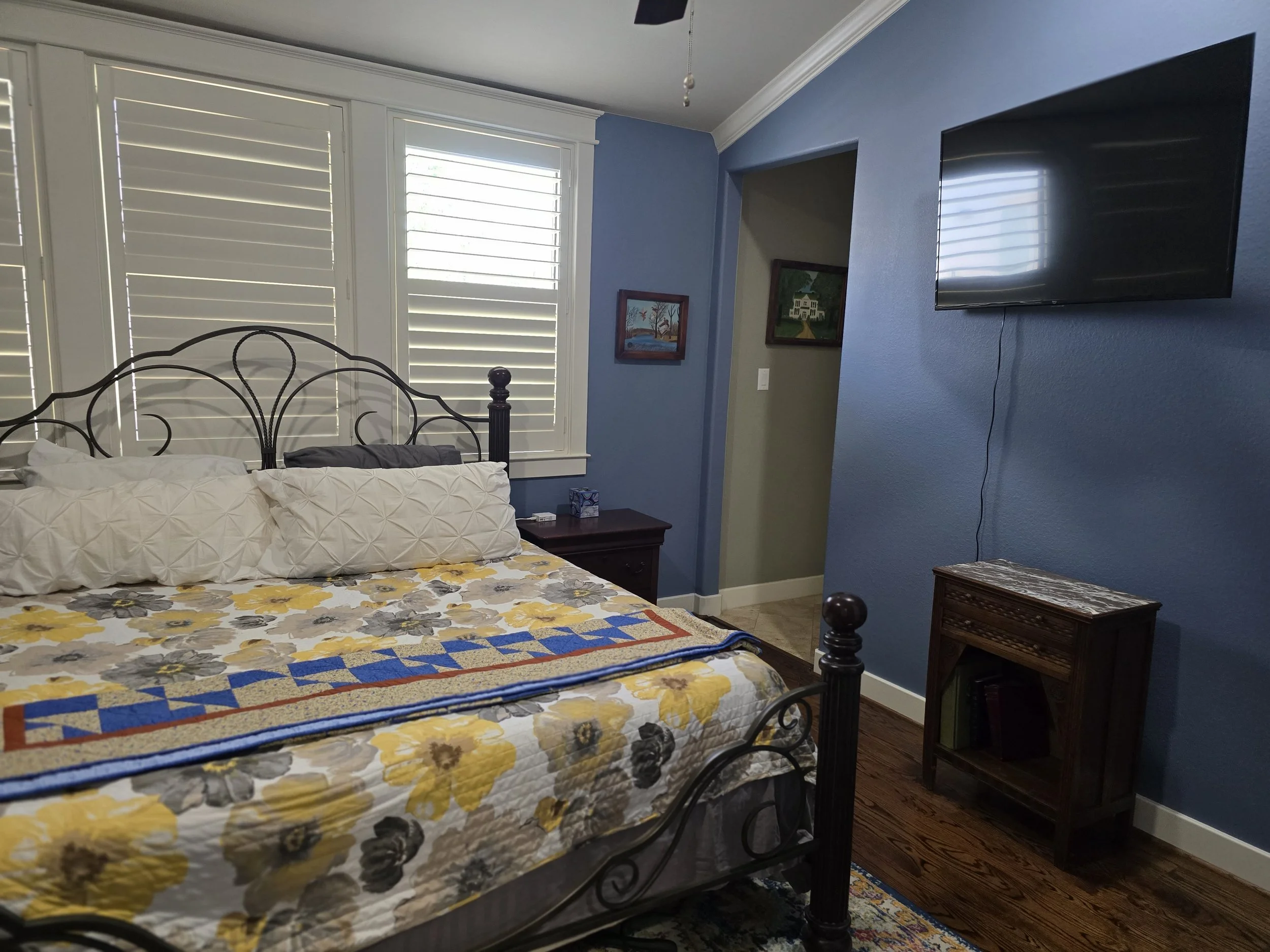 Freshly painted bedroom with blue walls in West Houston Texas featuring clean lines and a smooth professional finish