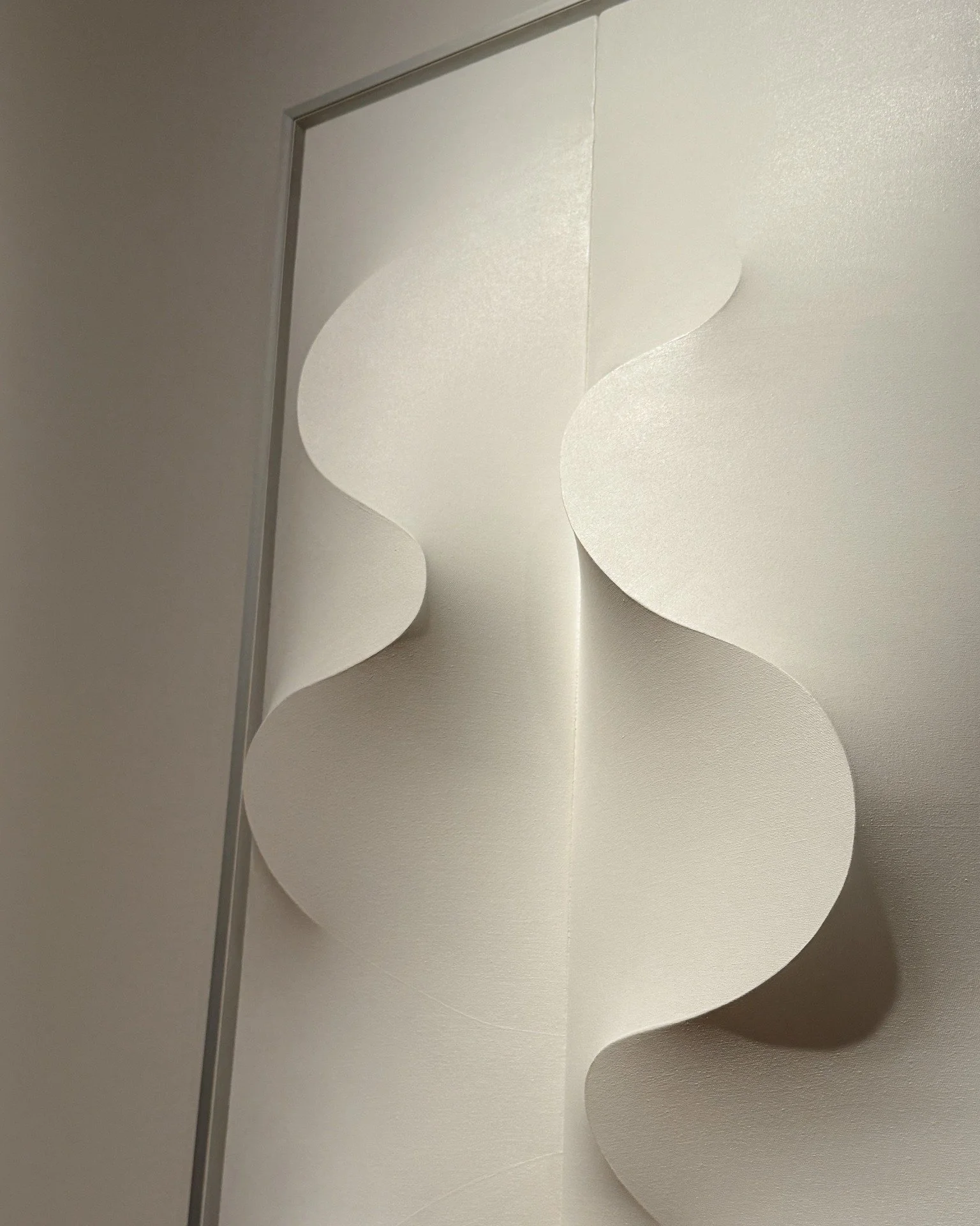 A sculpted wave form.
As light moves across, depth is created in a quiet motion.

#EightyTwo
#Photography
#ThoughtfulDesign
#Art
#design
