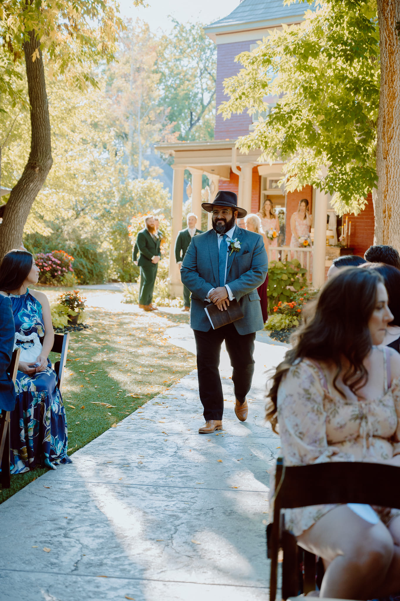 officiant.png