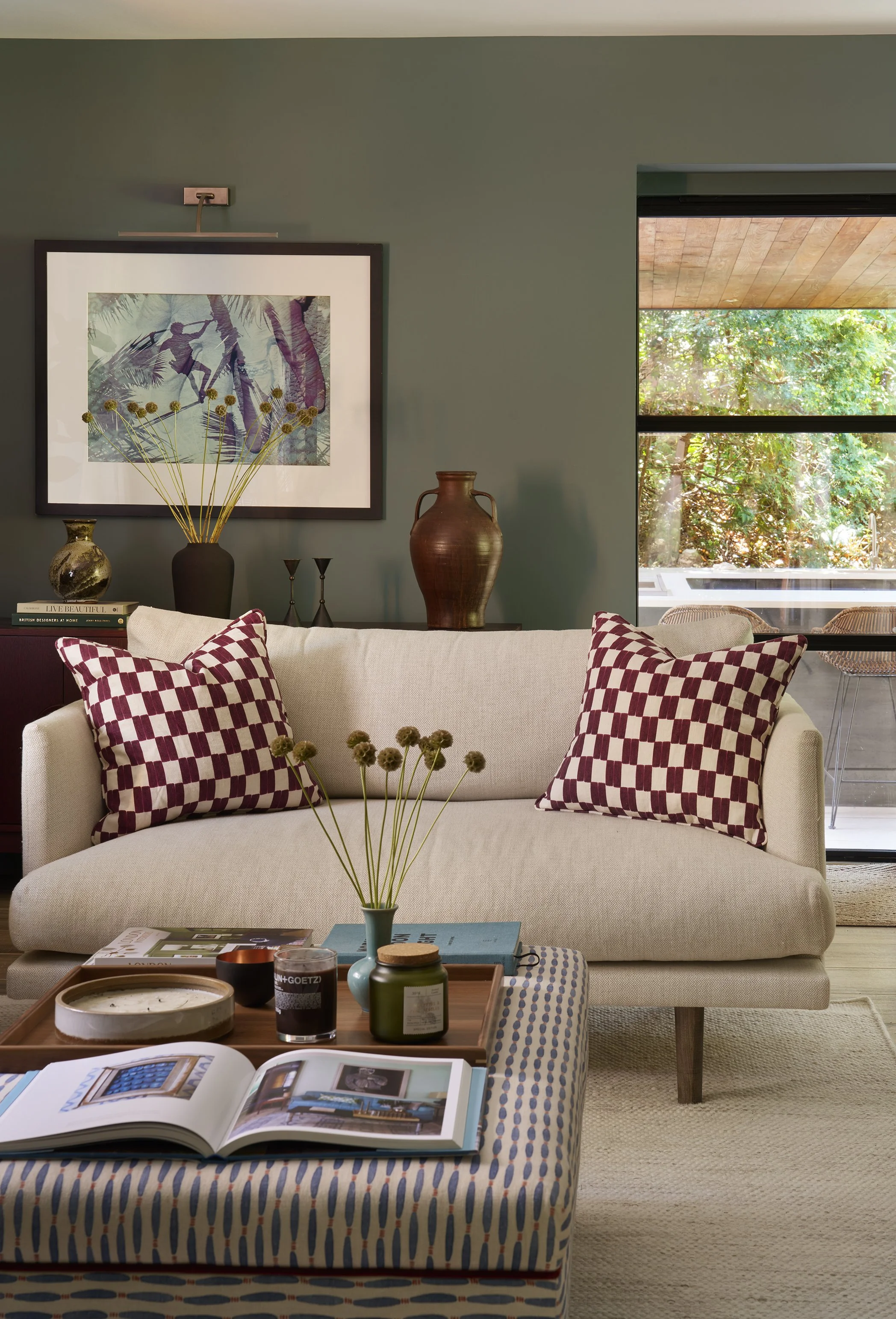 Contemporary seating area