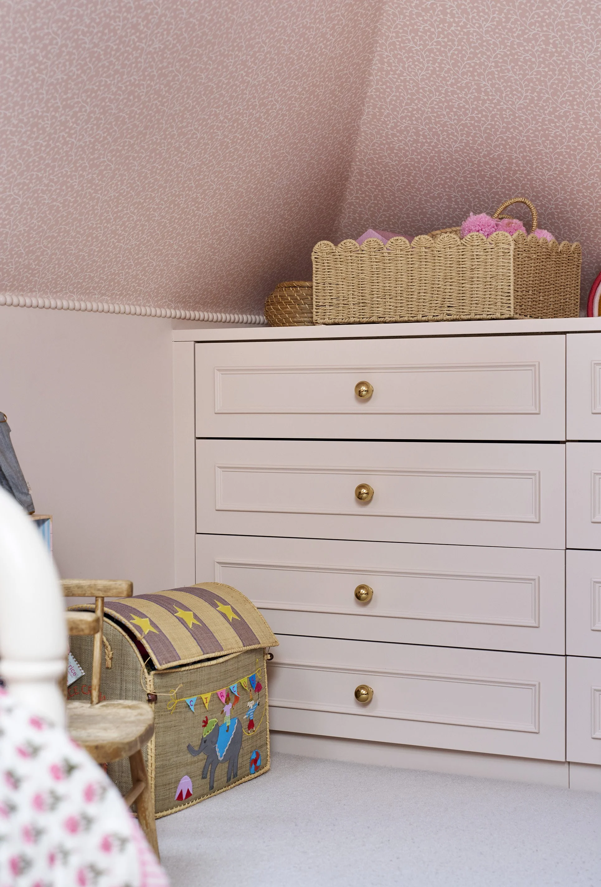 Built in drawers girls bedroom