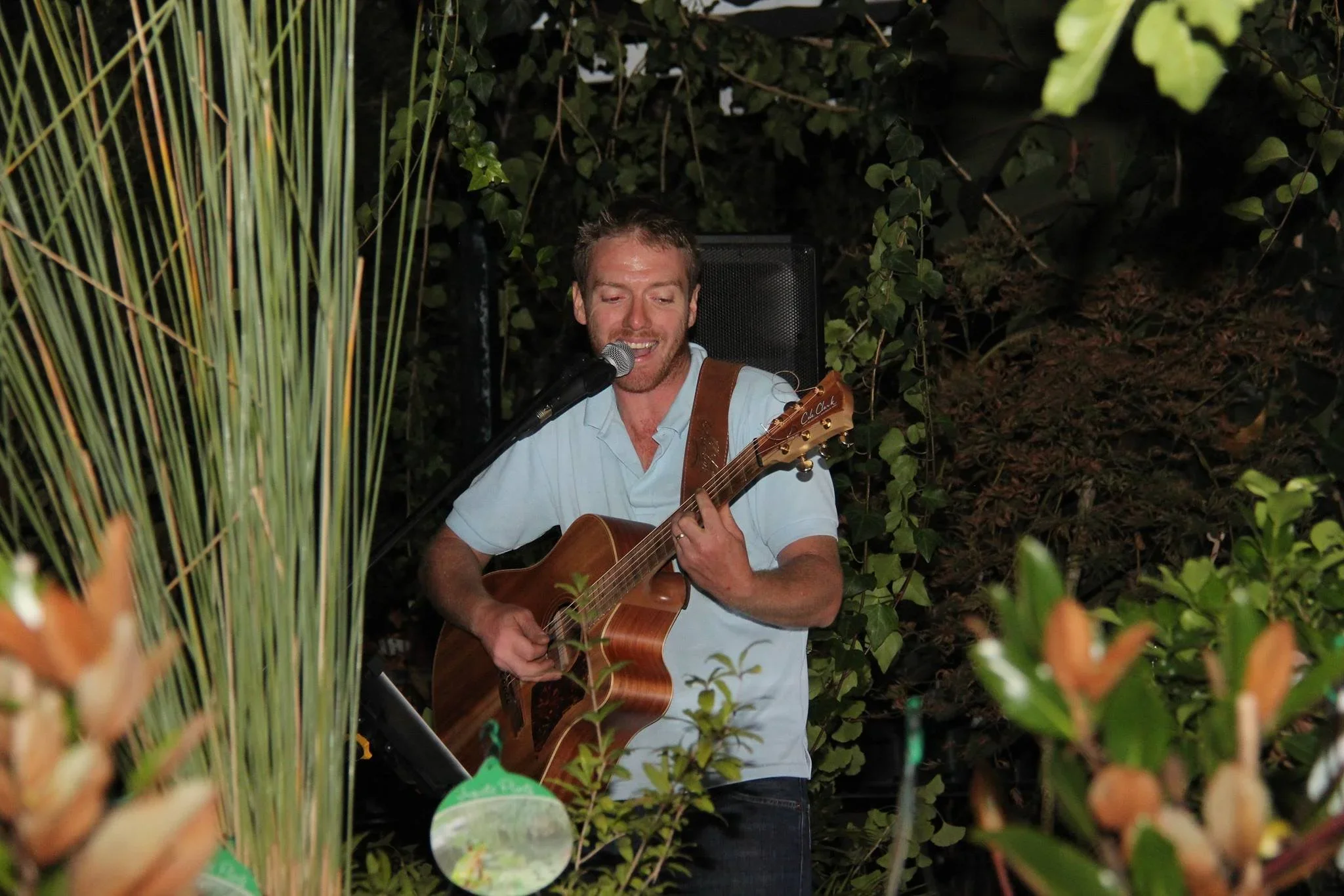 Live Music: Lloyd Bennett