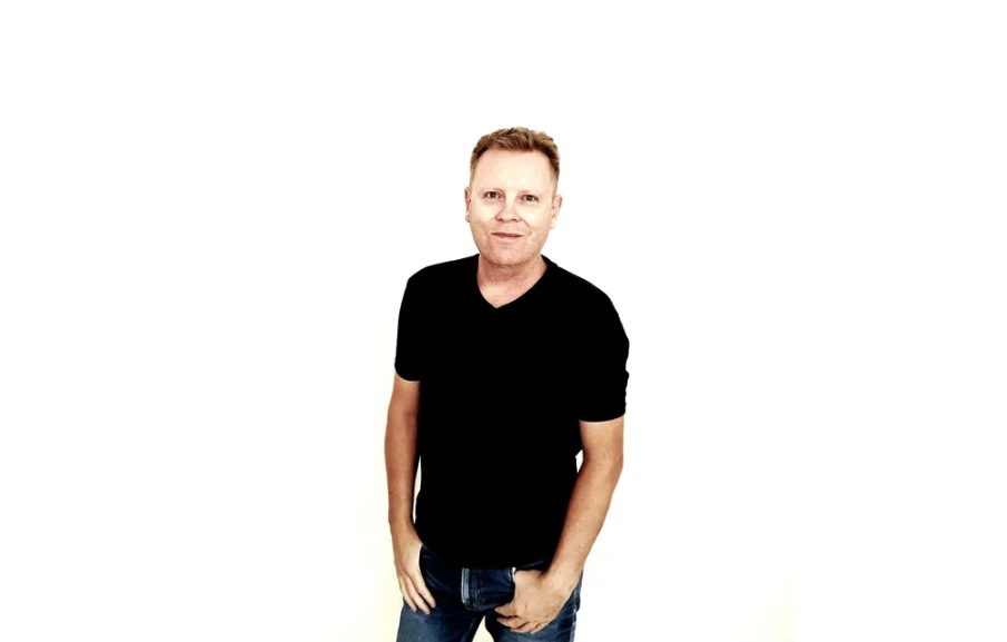 Live Music: Dion Bayman