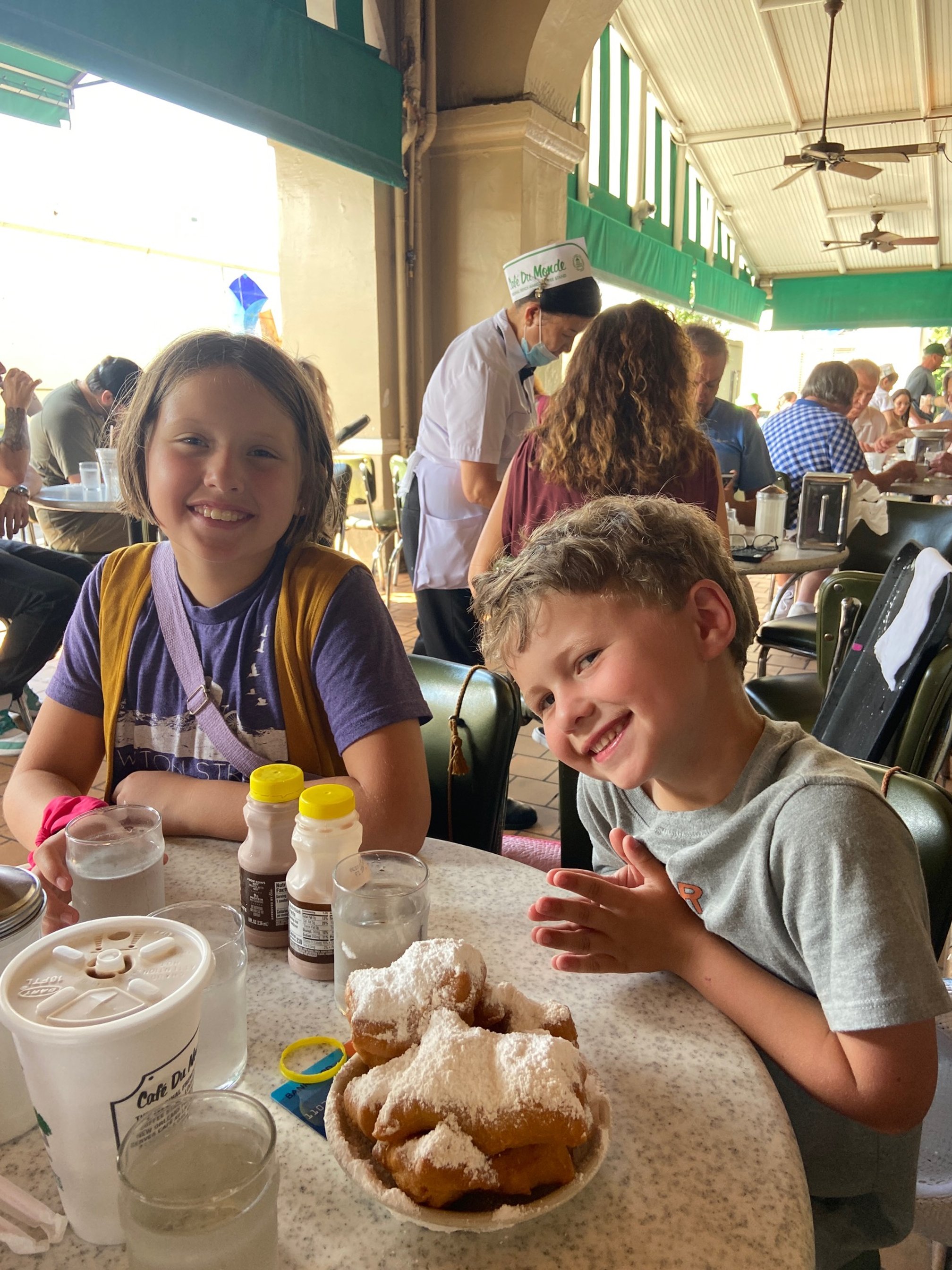 best-things-to-do-in-new-orleans-with-kids-beignet-1.jpeg
