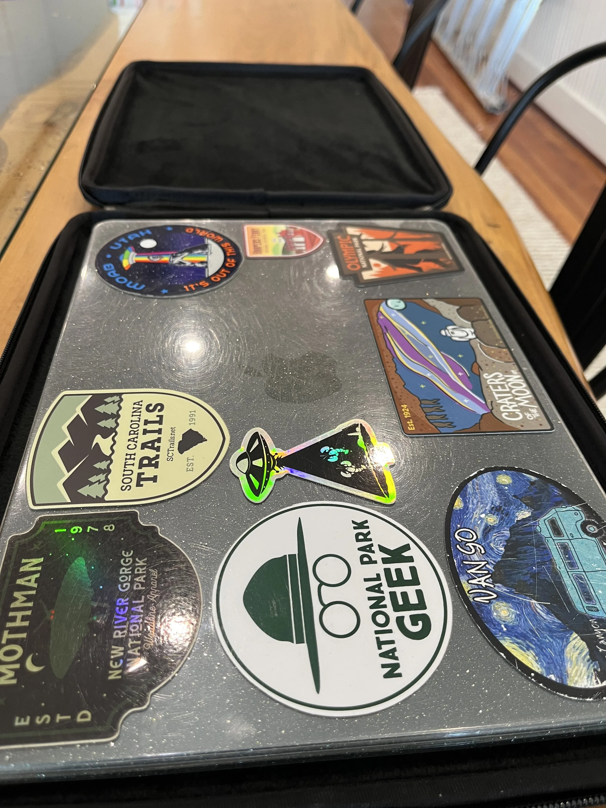 The laptop case folds flat when unzipped.