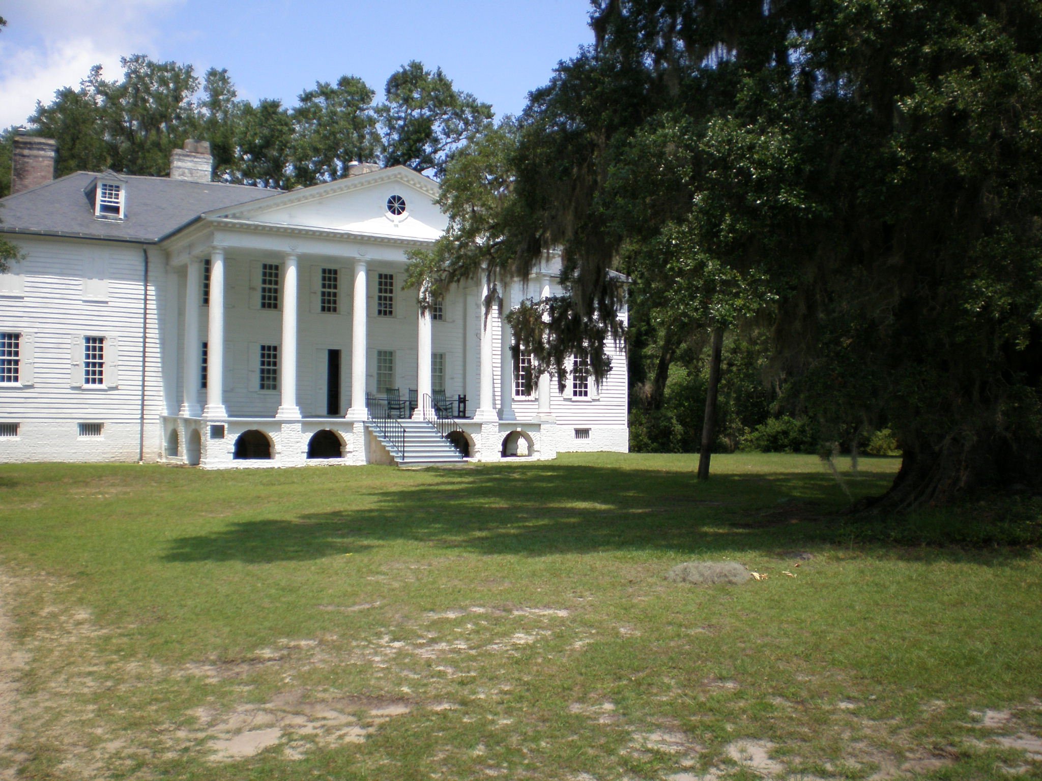 exterior of Hampton Plantation in McClellanville, South Carolina with large oak tree