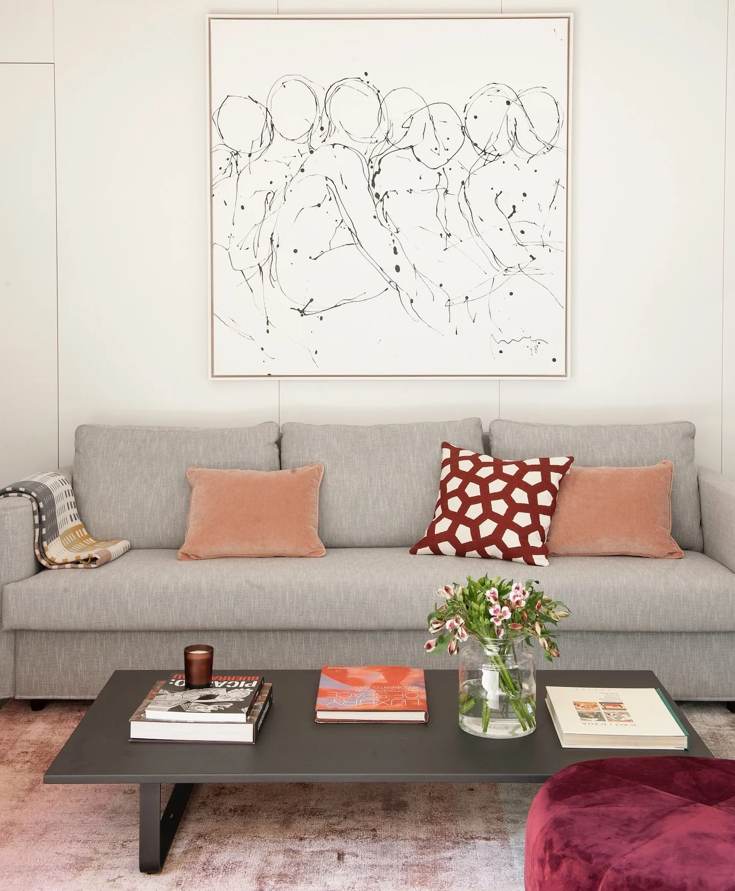 ✨ Peach Apartment available this summer ✨
Enjoy this beautiful 1-bedroom apartment with en-suite bathroom and a king-size bed 🛏️
It features a dining area, fully equipped kitchen, and a spacious private terrace 🌿.
Includes weekly cleaning, a parkin