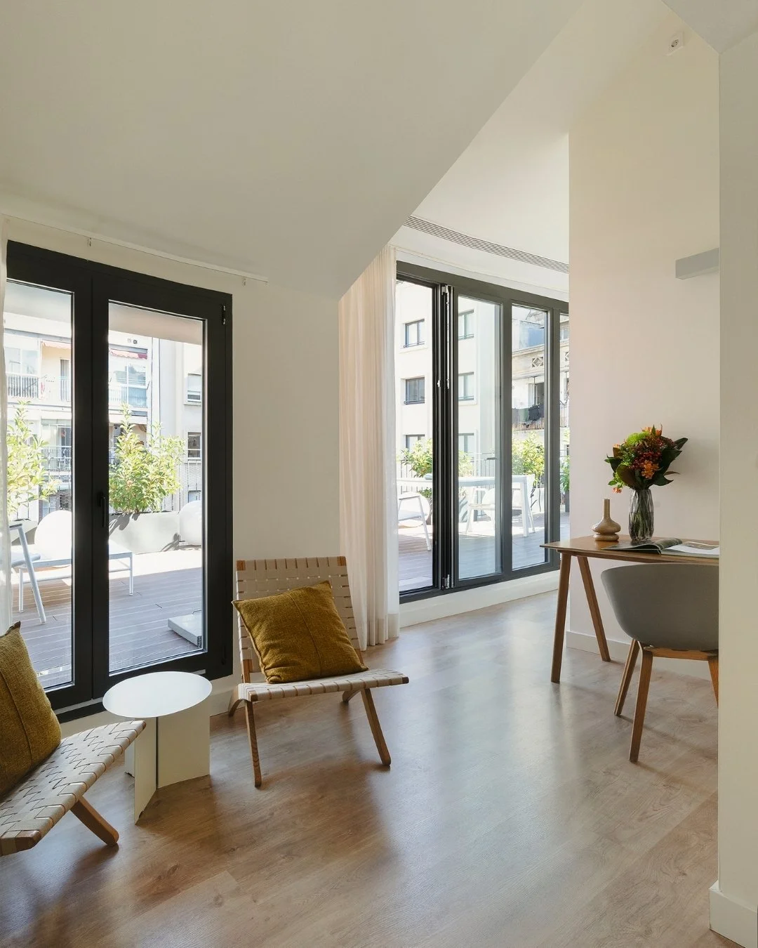 Meet Mariscal, a bright duplex designed for those who want to experience Barcelona at their own rhythm.

Set in the charming Passatge Mercader, between local caf&eacute;s and orange trees, Mariscal combines the calm of a residential street with the p