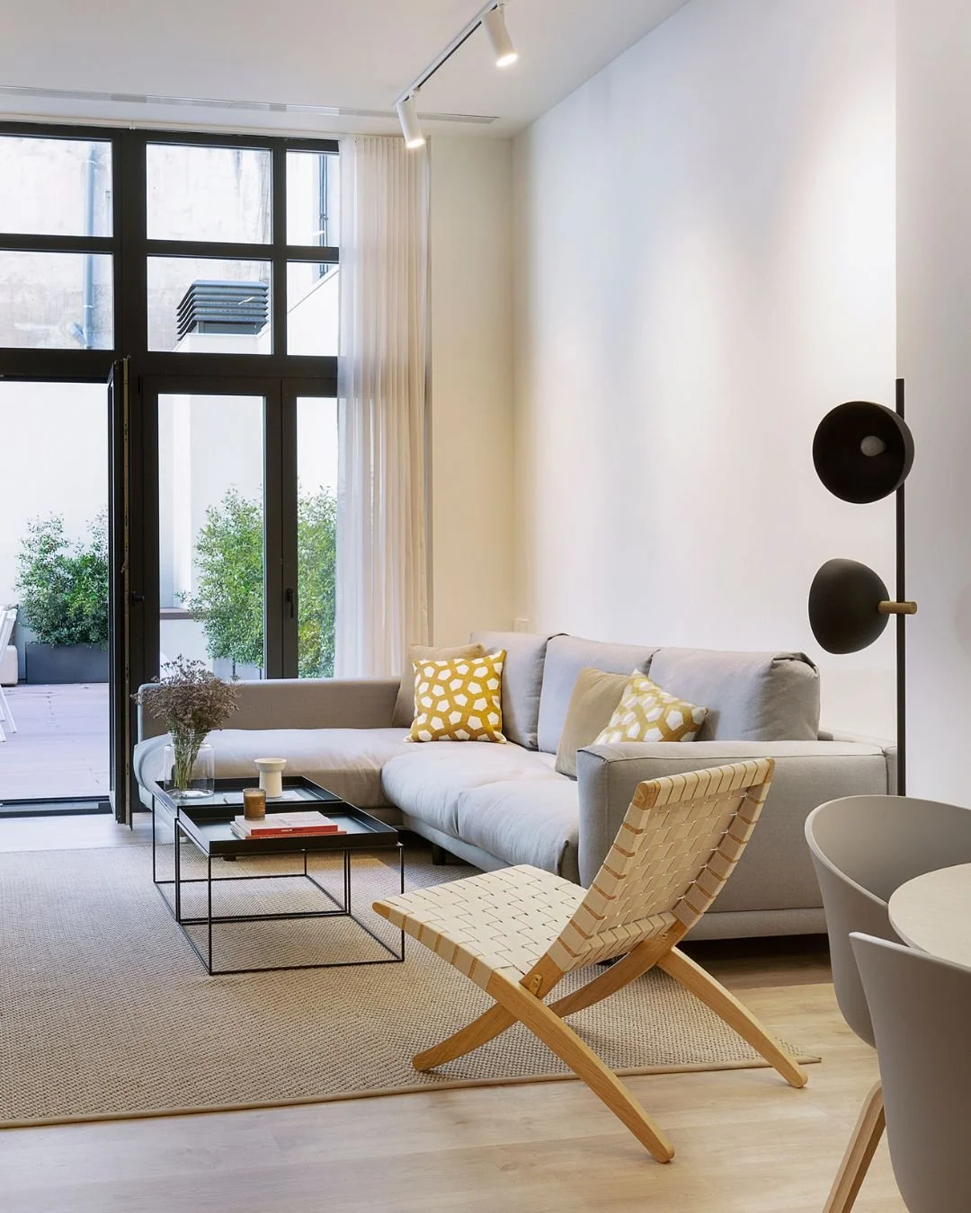 Meet Brossa, one of the apartments at Casa Mercader.

A bright, comfortable space designed for quiet, easygoing stays.

Located on the historic Passatge Mercader, steps from Passeig de Gr&agrave;cia, Brossa brings together convenience, privacy, and a