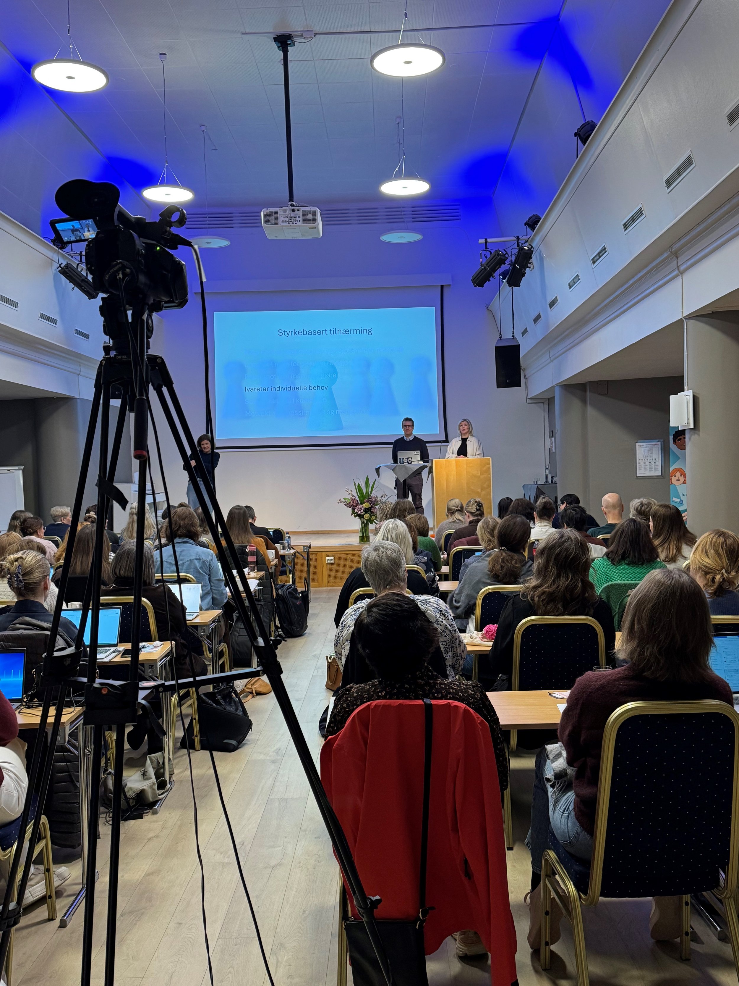 Konferansesalen med video kamra