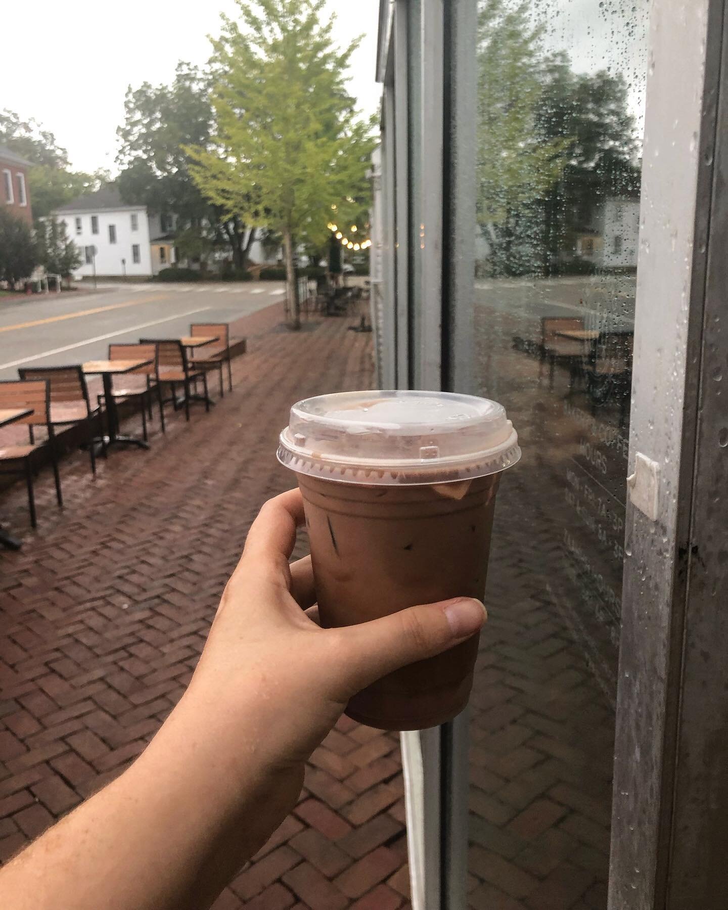 Mochas are our top seller when the rain hits and we can see why. Rich Valrhona chocolate powder and cardamom make it an unforgettable chocolate sauce that is sure to brighten up any grey day. Open till 3pm today!