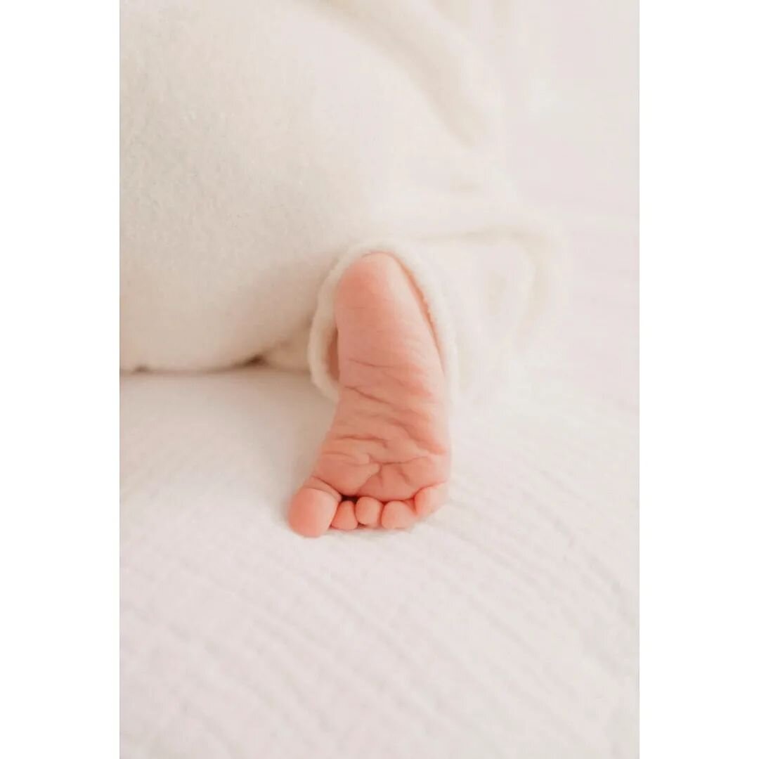 Se souvenirs de ces petits d&eacute;tails 😍
Je crois que vous commencez &agrave; conna&icirc;tre ma passion pour les petits pieds de b&eacute;b&eacute; 🤗

#photobebe #photobebeSaintetienne #photographebebe #saintetienne #monistrolsurloire #photofam