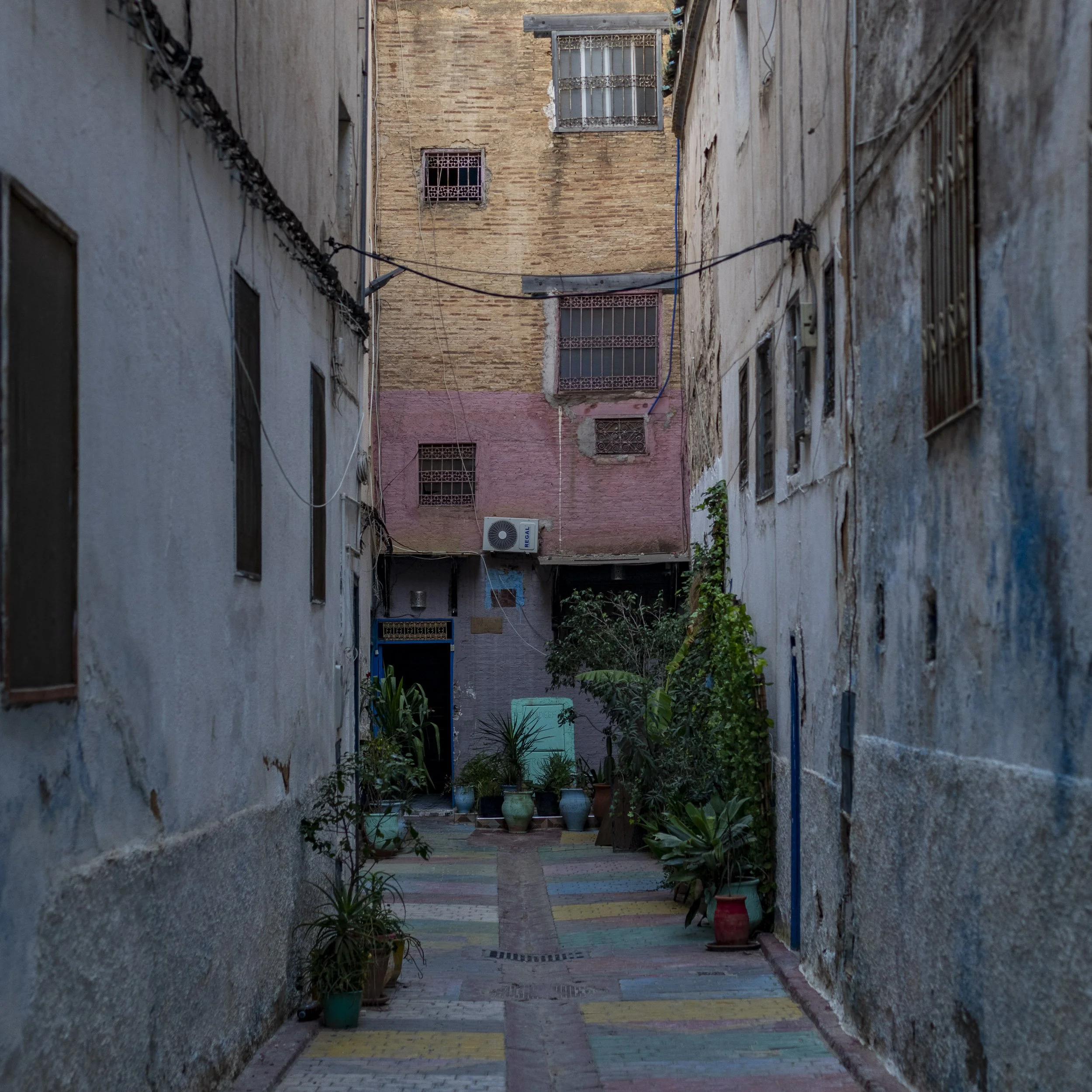 Série photo de Philippe Alliel à Fès au Maroc durant un stage photo entre street et photographie documentaire, organisé par Préludes Photo