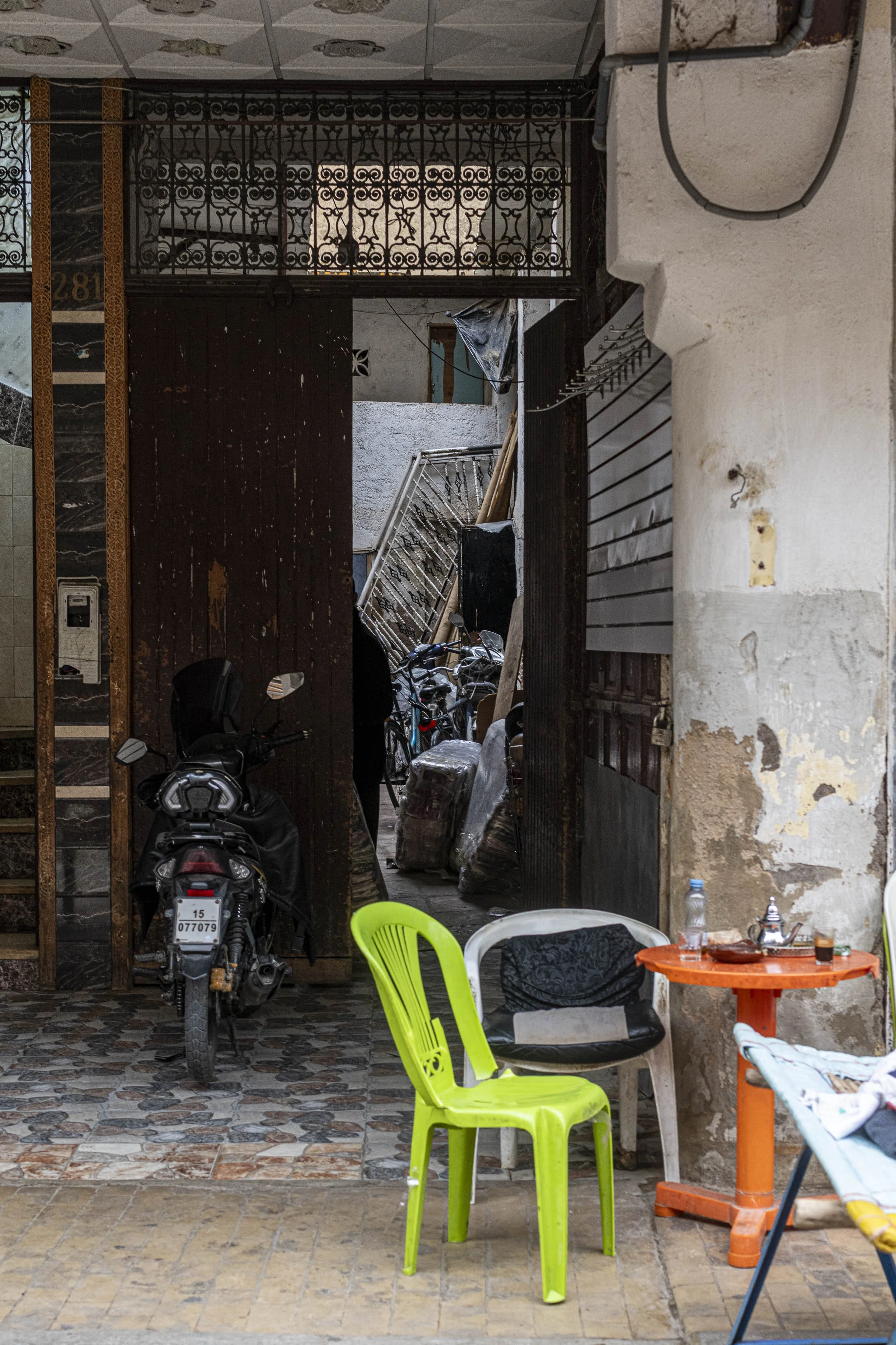 Série photo de Philippe Alliel à Fès au Maroc durant un stage photo entre street et photographie documentaire, organisé par Préludes Photo