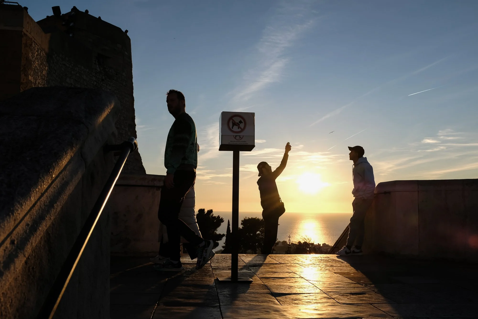 Stage photo de rue à Marseille, workshop street photo pour apprendre les réglages, attitudes et astuces de composition et créer une série photo, atelier de trois jours, une formation photo unique de Préludes Photo avec Jack Solle et Carolina Luna.