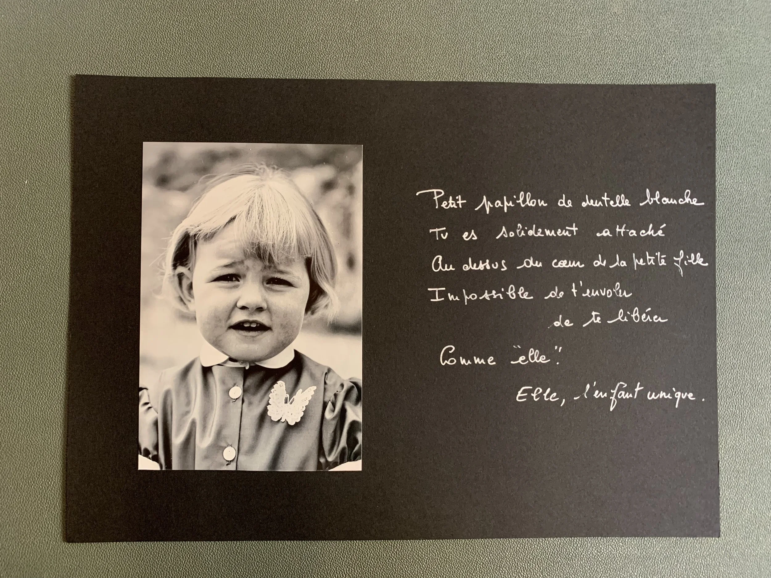 Projet photo de Nelly Mourier-Grenier autour de la mémoire et des archives familiales dans une formation photo en ligne documentaire autour de la narration et de la matérialité dans la photographie plastique.