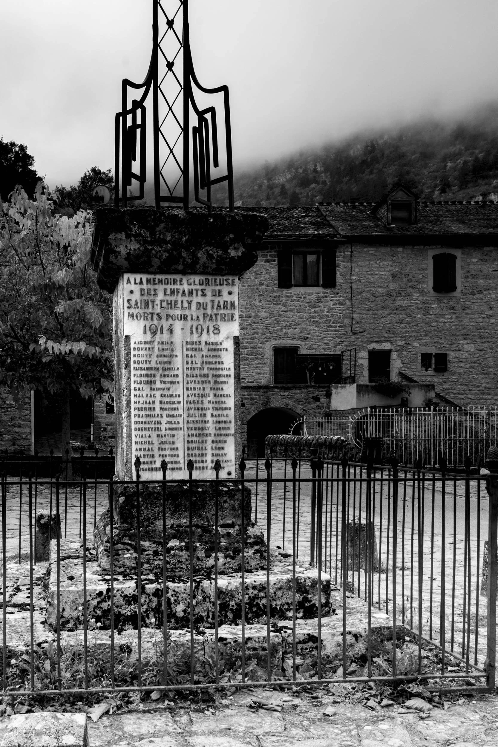 Série photo de Chris Branruz en noir et blanc dans les Cévennes en Lozère