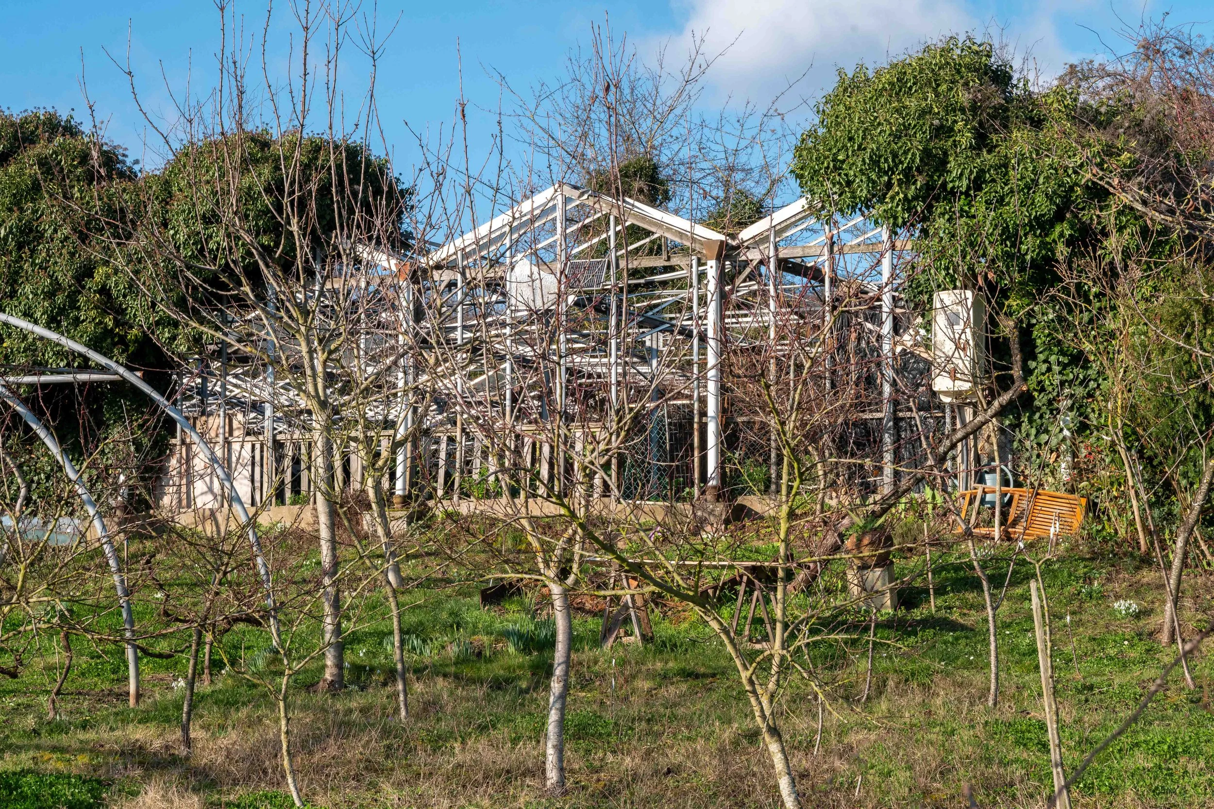 Entre banlieue et campagne, une quête de liberté et une errance quotidienne en périphérie parisienne. Photographie issue de la série "Voyage autour de chez moi" de France Garcia-Ficheux, développée dans le cadre du mentorat photo en ligne de Préludes