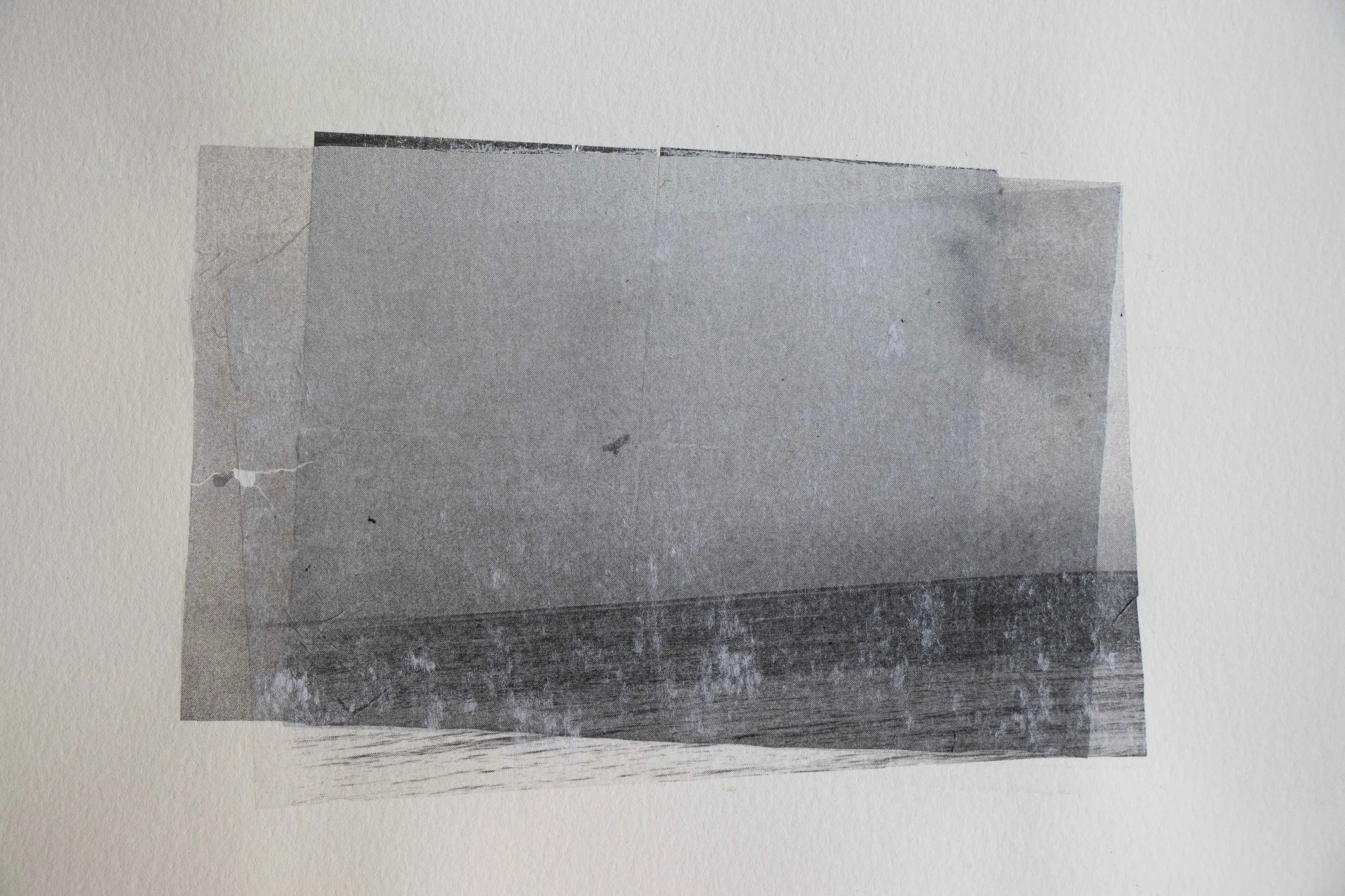 Ce projet photo évoque les ténèbres du cœur, la rupture et une quête de reconnexions stellaires. Œuvre issue du projet d'autofiction "In Tenebris Cordis" d'Aster Muphrid, développé dans le cadre du mentorat photo en ligne de Préludes Photo.