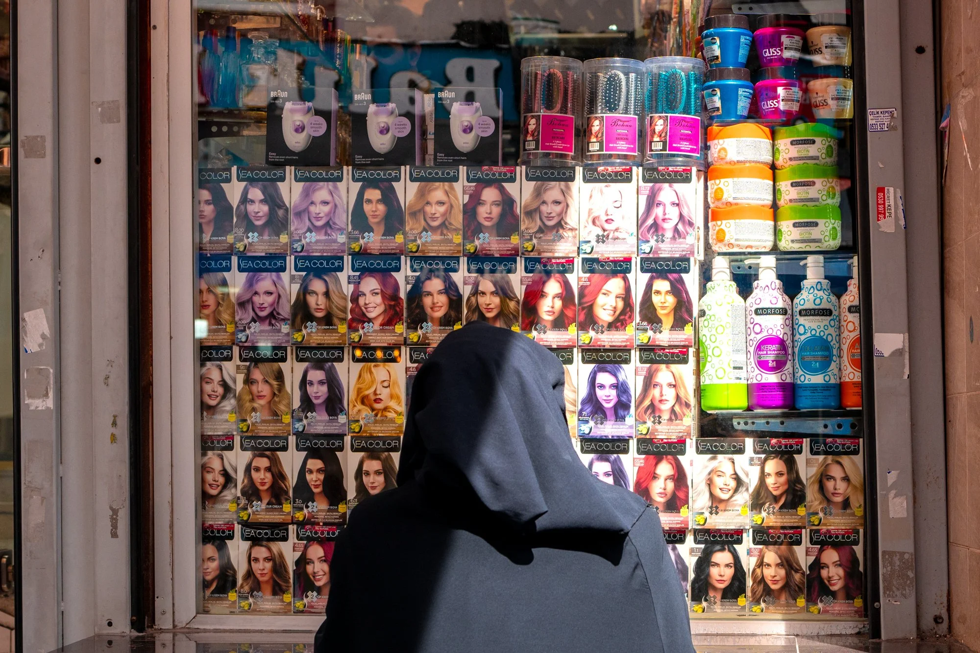 Série photo de Virginia Raoul sur les femmes à Istanbul. Série réalisée durant un voyage photo de Préludes, un workshop 100% dédié à la photo de rue et documentaire