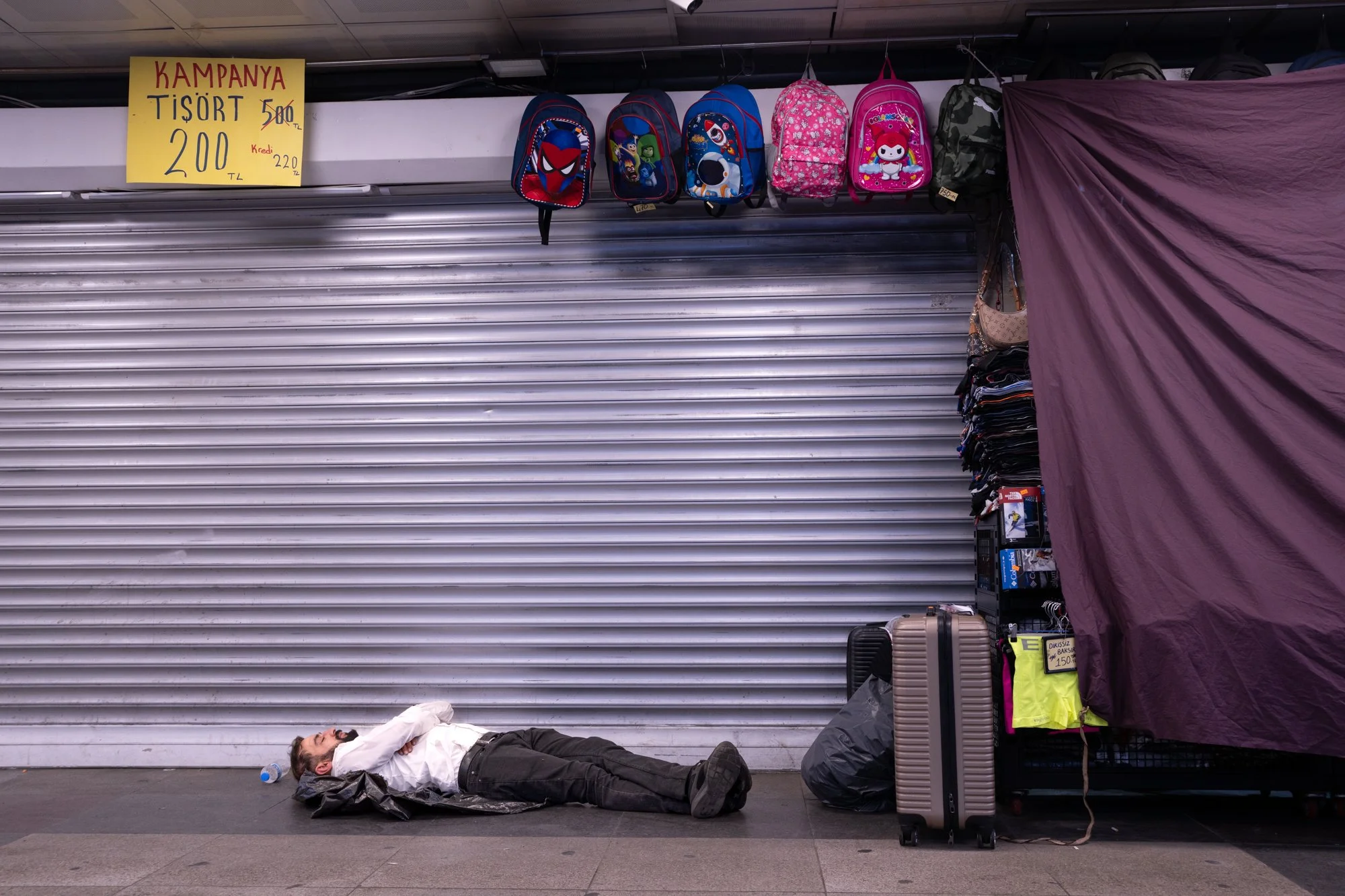 Série photo de Virginia Raoul sur les femmes à Istanbul. Série réalisée durant un voyage photo de Préludes, un workshop 100% dédié à la photo de rue et documentaire