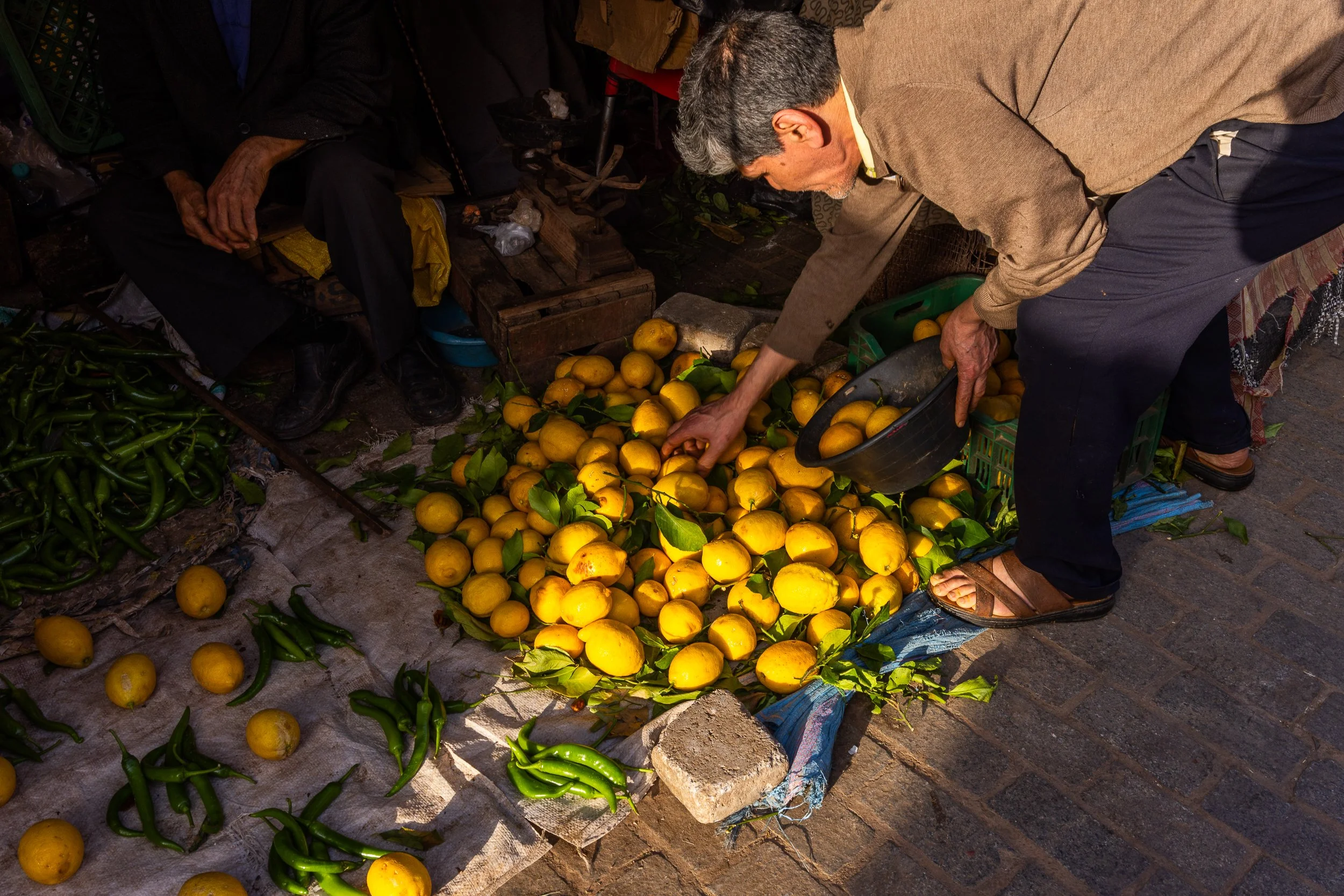 Série photo de Stéphanie Maillard à Fès au Maroc durant un stage photo entre street et photographie documentaire, organisé par Préludes Photo