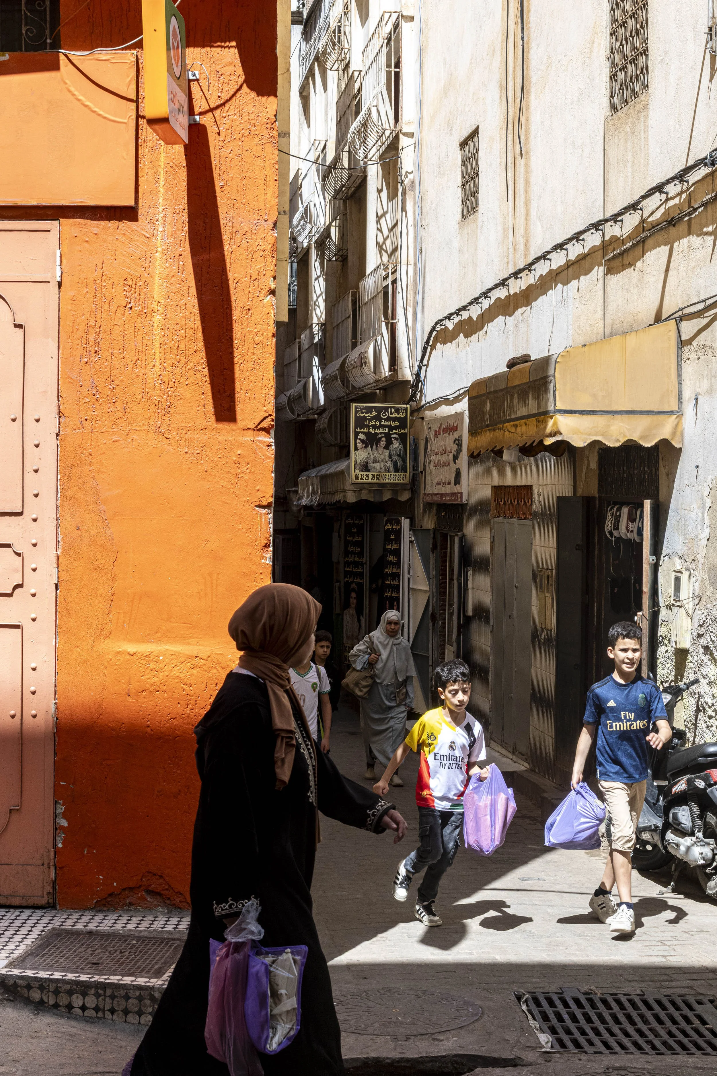 Série photo de Philippe Alliel à Fès au Maroc durant un stage photo entre street et photographie documentaire, organisé par Préludes Photo