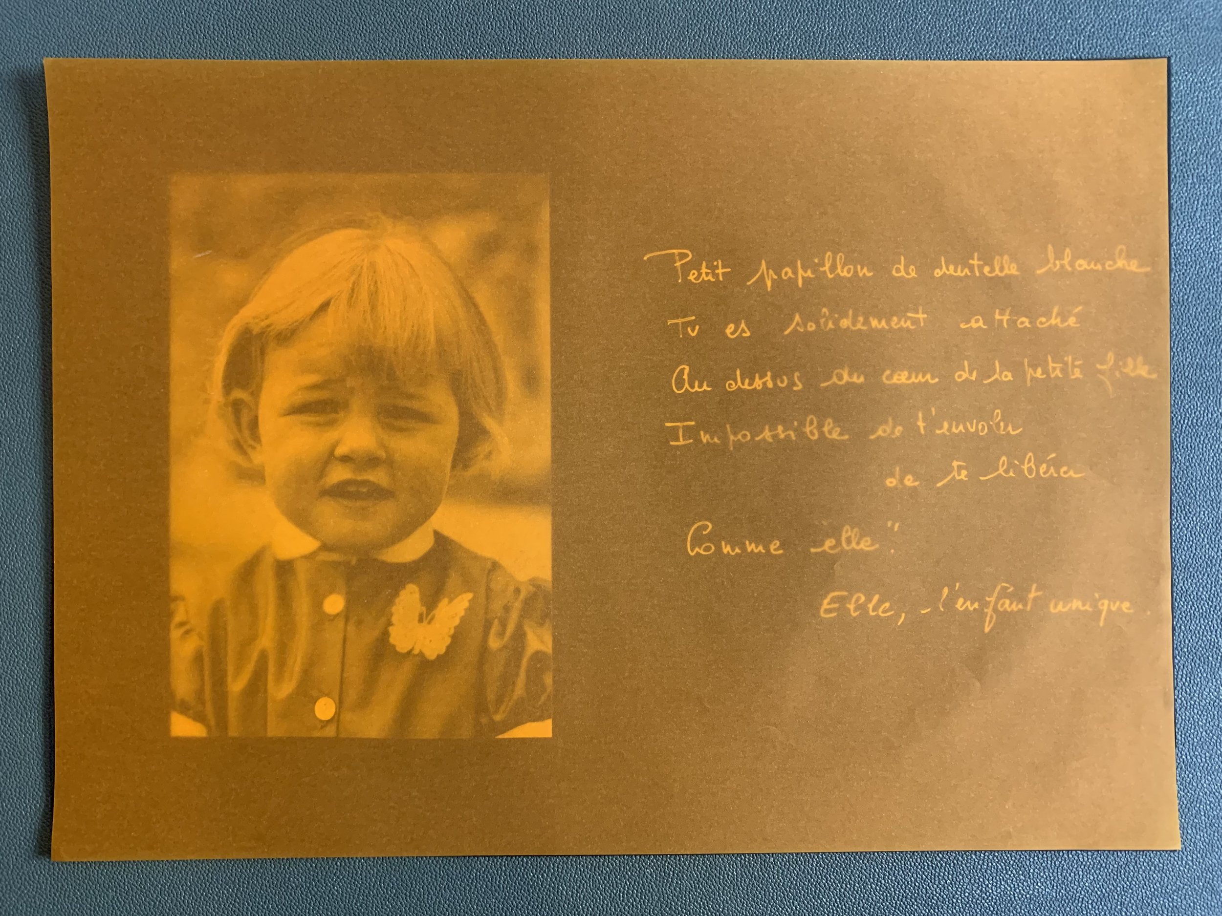 Projet photo de Nelly Mourier-Grenier autour de la mémoire et des archives familiales dans une formation photo en ligne documentaire autour de la narration et de la matérialité dans la photographie plastique.