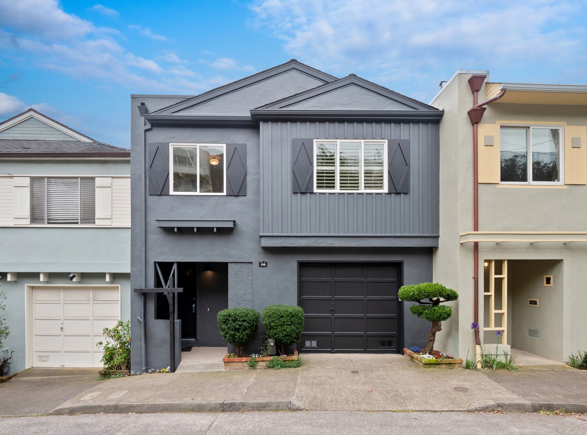 Recently Sold: 134 Stanford Heights🏠
Another look at this beautiful San Francisco home. Scroll to see more images of this lovely home that overlooks Excelsior, Daly City, and San Mateo. 😍

#recentlysold #01864179 #luxuryproperty #realtorchrisjurach