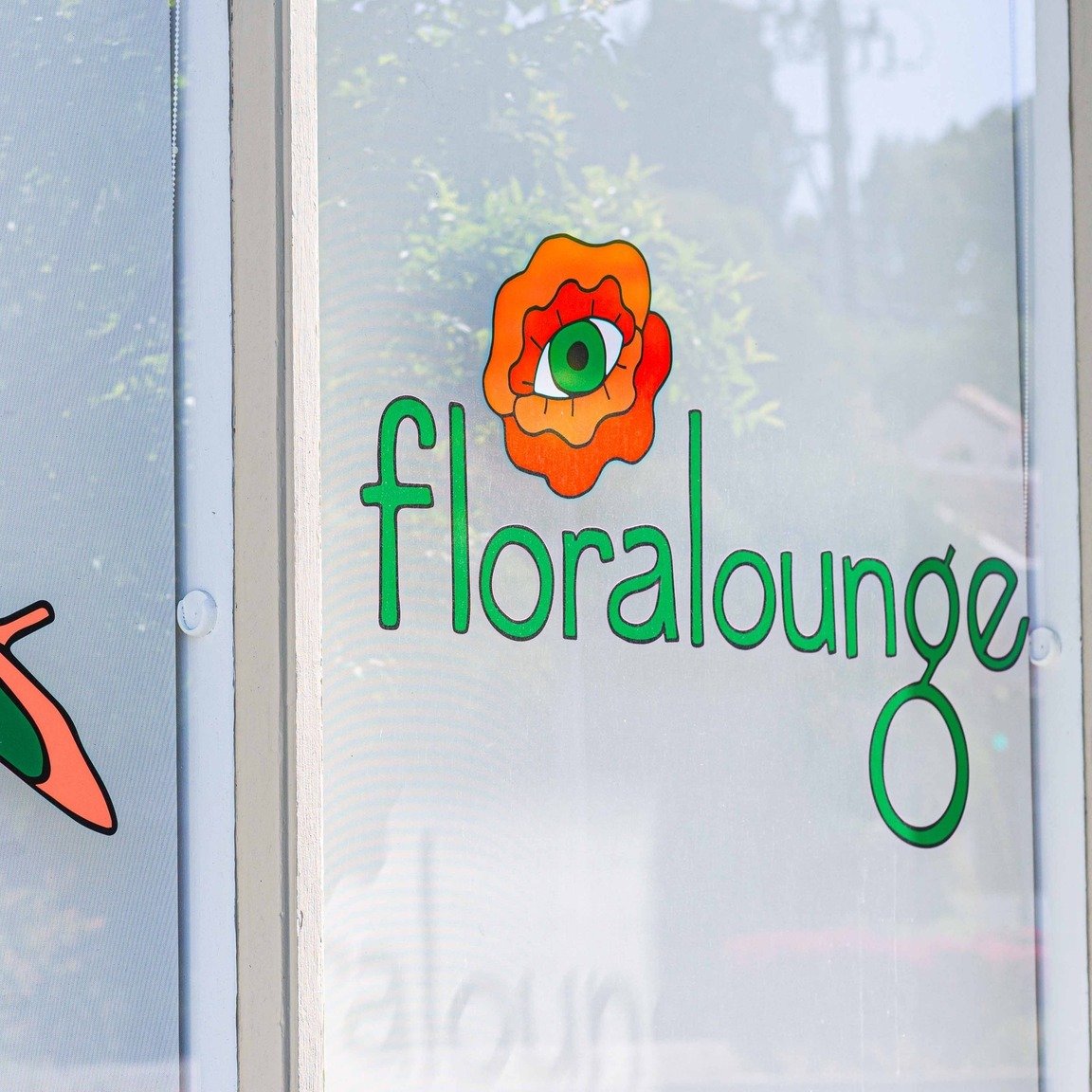 Local Business Spotlight: Floralounge 🌷🌸💐🌺
Luckily, there's a not-so-secret place nearby my home to pick up lush bouquets for any and all occasions&mdash;whether I'm looking to surprise my wife for Mother's Day, embellish one of my listing's kitc