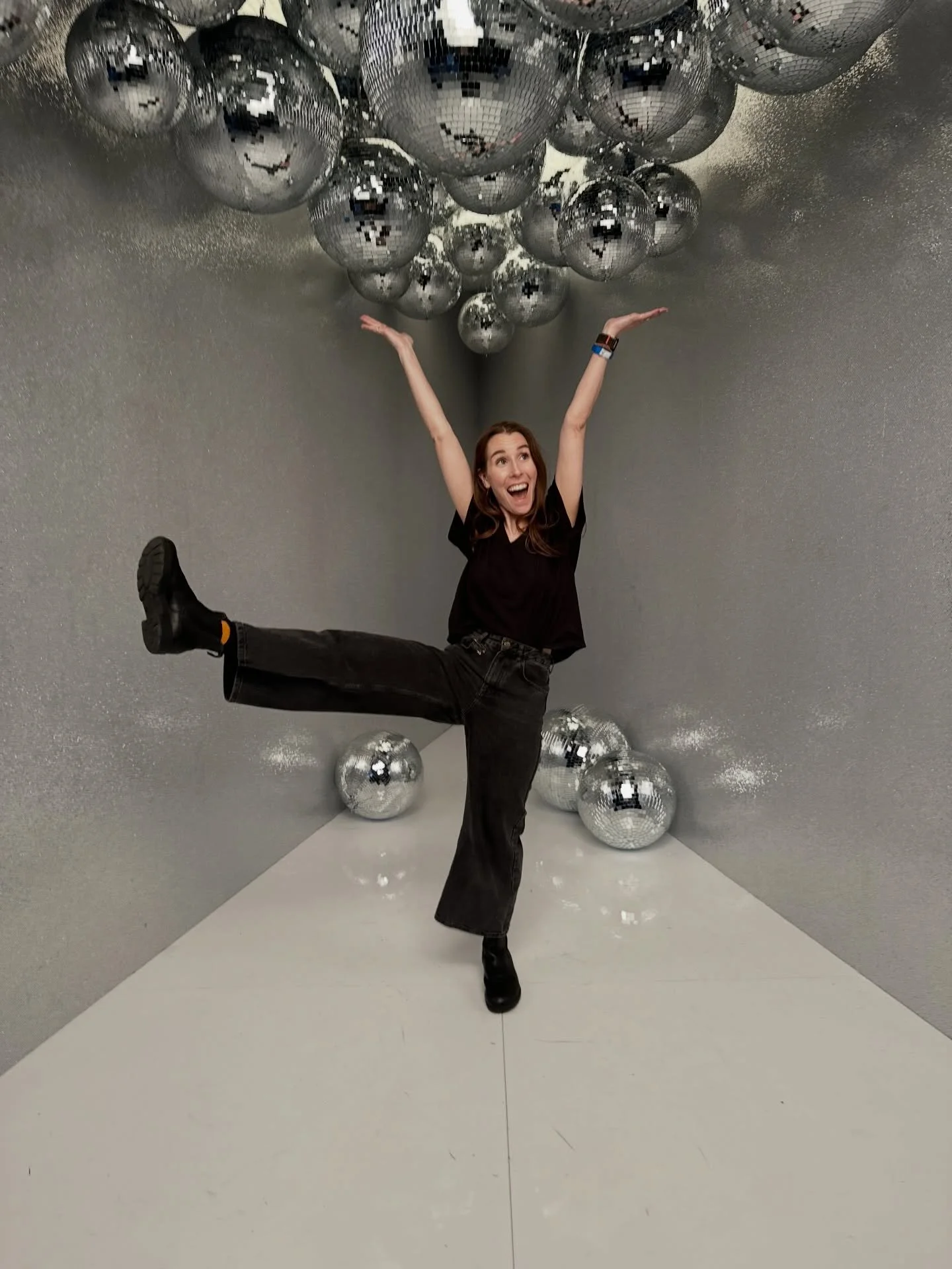 Q4 2025

1. Life is better with 20+ disco balls
2. #costumerscarryingthings
3. Restock 
4. The best view
5. All Time with my love 
6. Finally got to see Bisa Butler&rsquo;s quilts IRL and was gagged
7. Always collecting World&rsquo;s Fair paraphernal